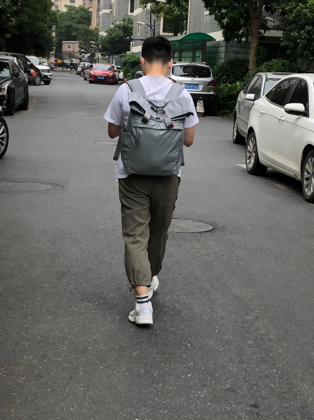 包很好看！质量也很赞！卖家热情，发货快！