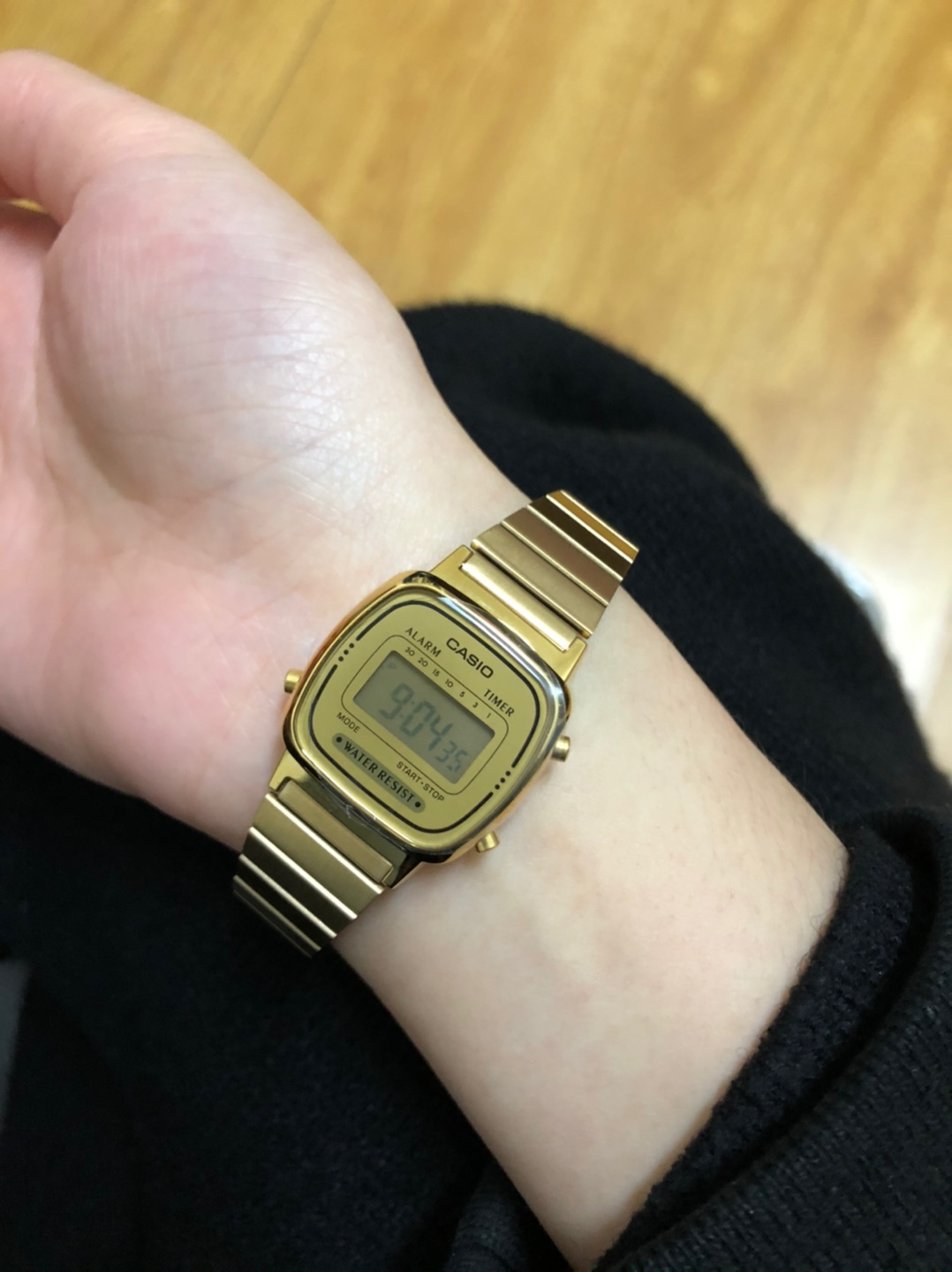 小表很满意，跟世界时钟对过几次时间，还算