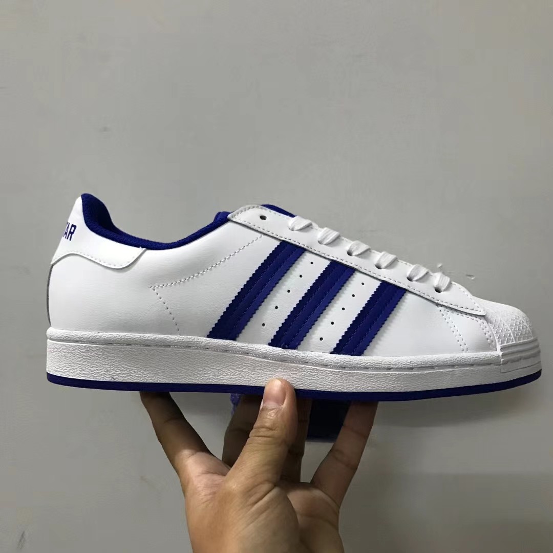 经典的贝壳头搭配清新的白色蓝色非常宝藏