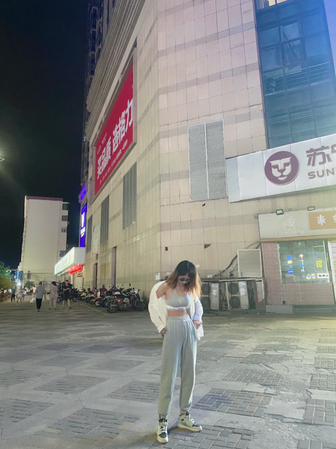 谁穿谁是美女！！！等尺码全在买件黑色！超