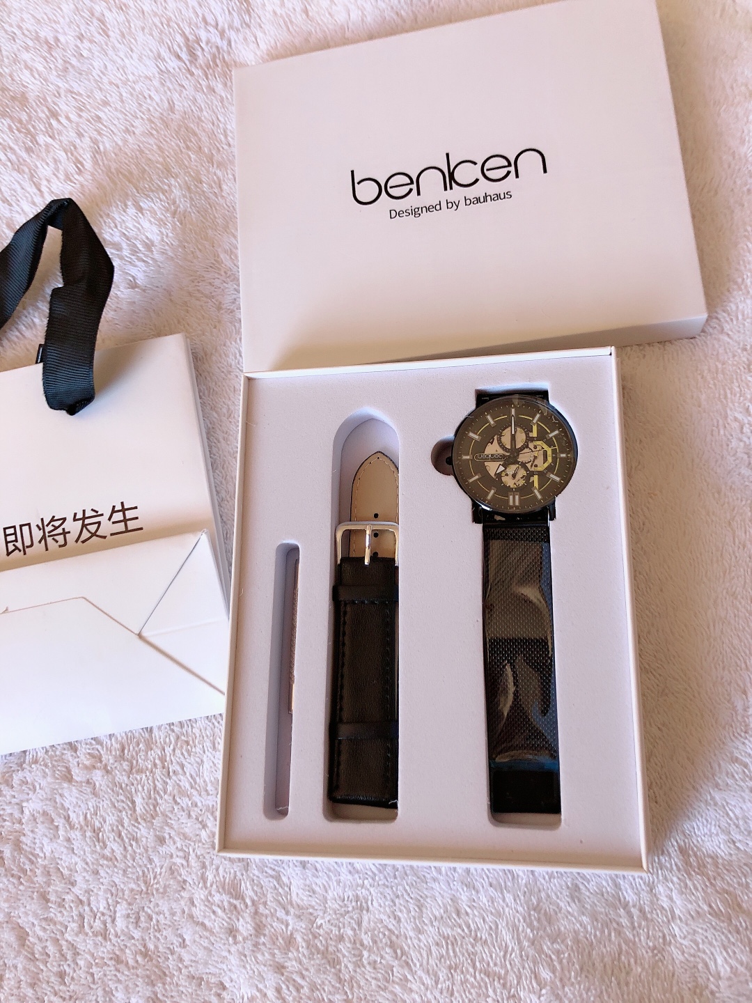 手表包装很精致，表带还送了个皮带的挺满意