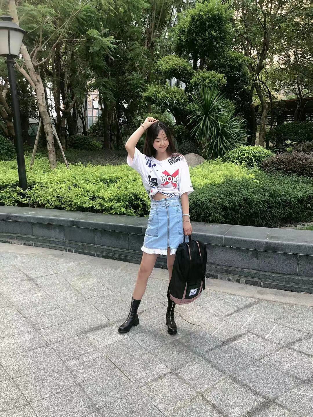收到包包了，看起来有质感，做工精致细节处