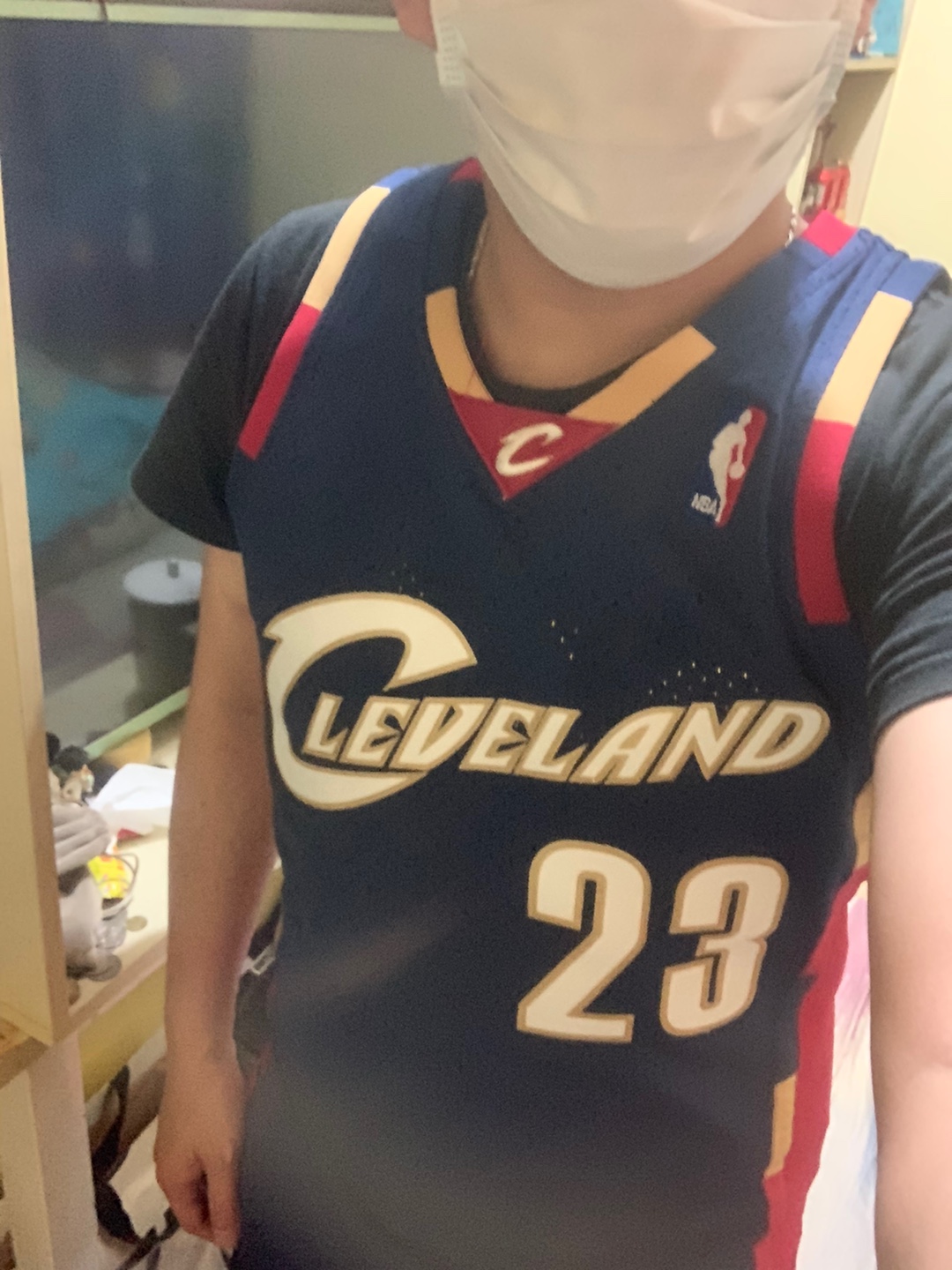????	
Mitchell Ness 