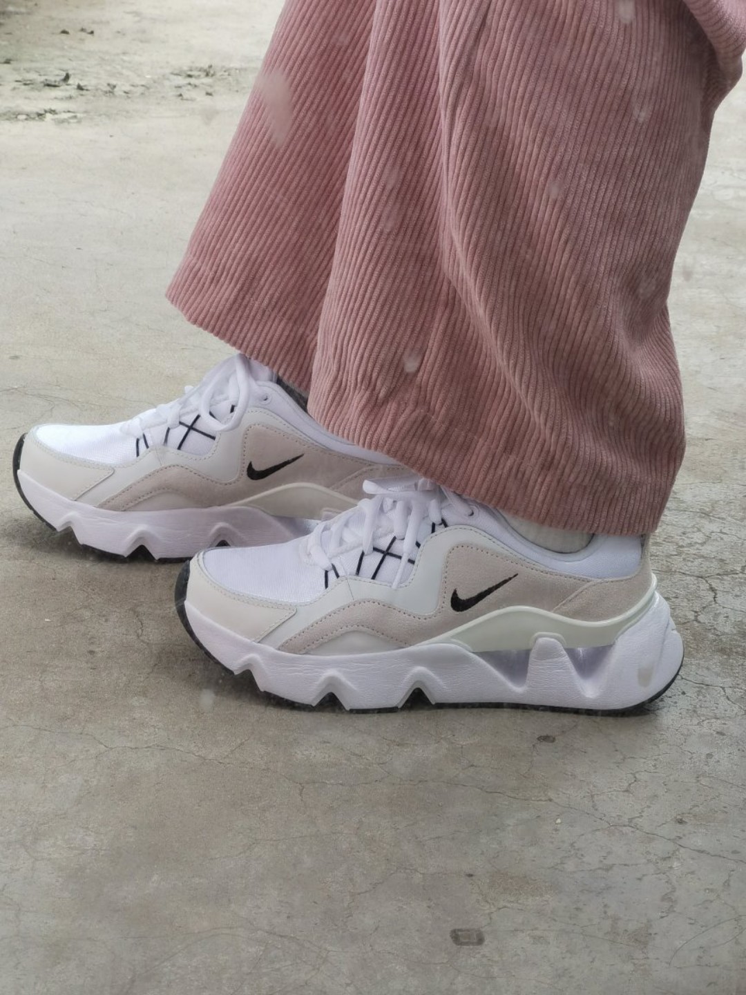好看好看
👟评论问我尺码

👀设计细节
