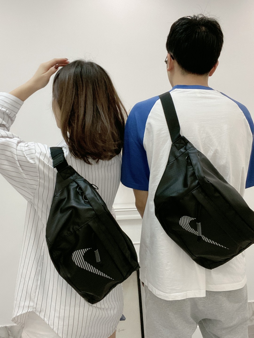 包包质量不错 正品哦 容量挺大的很能装~