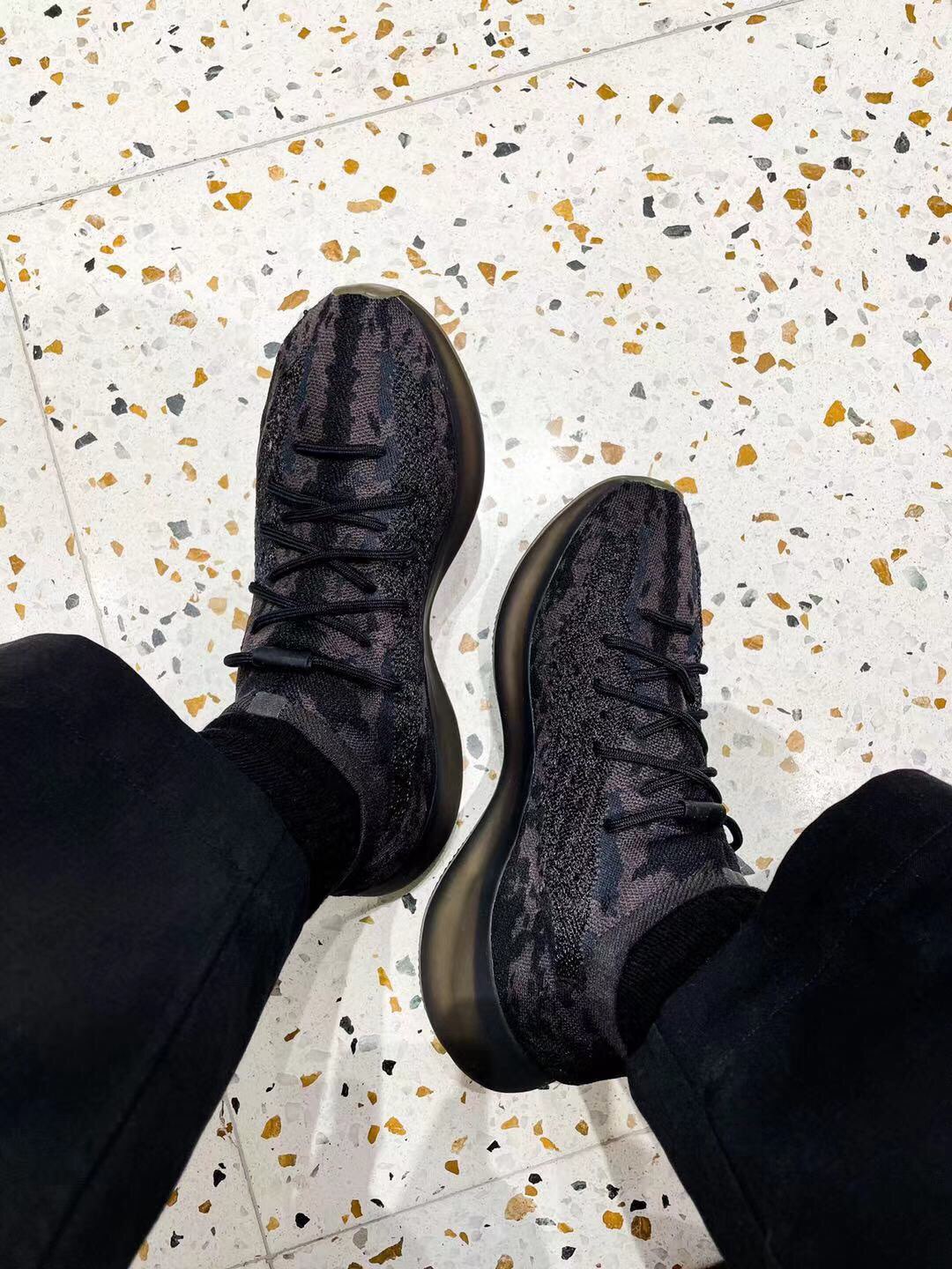 为了让脚舒服  就行了！

YEEZY 