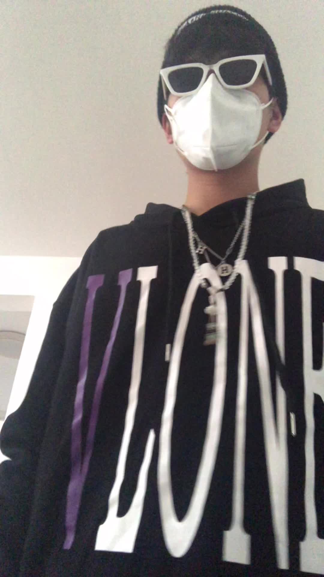 穿上vlone卫衣,你就是顶尖rapper