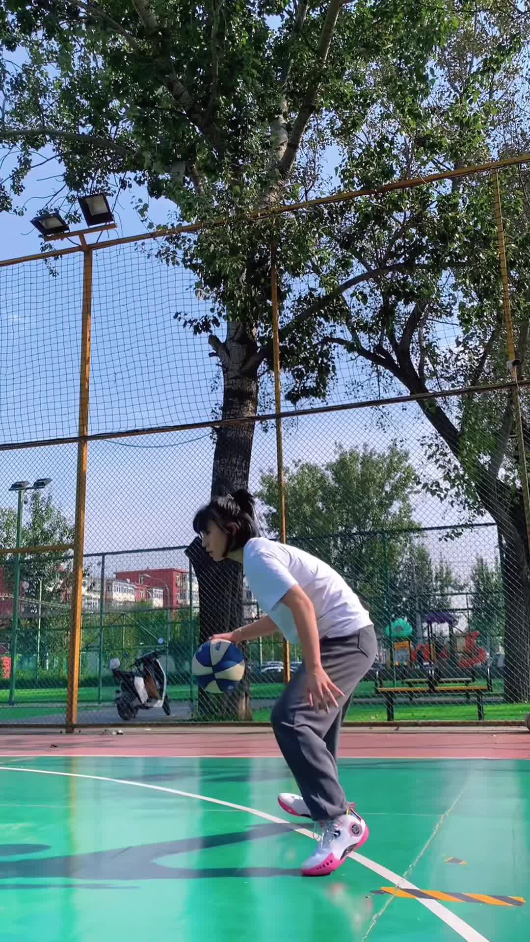 球鞋嘿嘿黑黑丝变装来咯