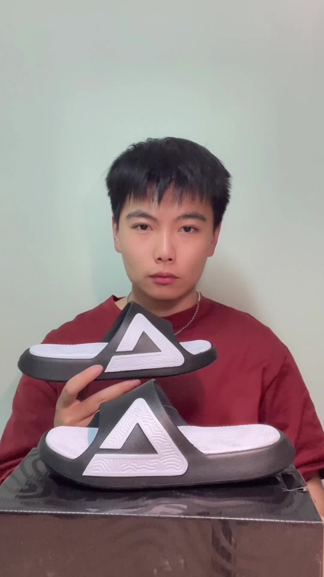 匹克态极拖鞋还会自带香片？！