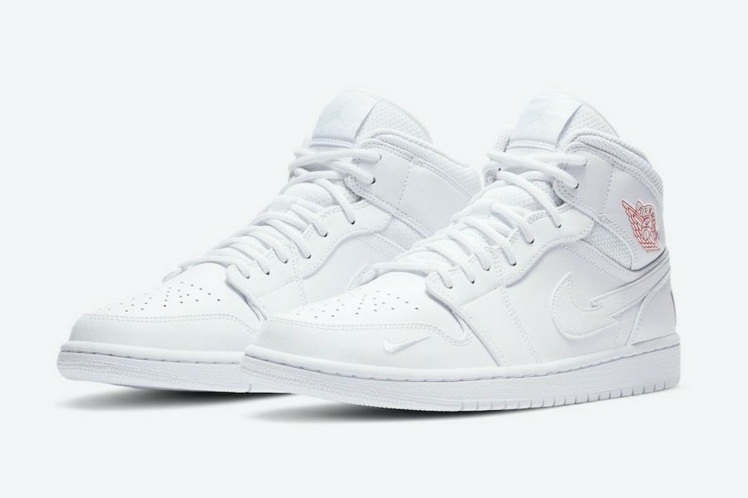 🔥AJ 1 mid 新纯白❓曝光🔥

A