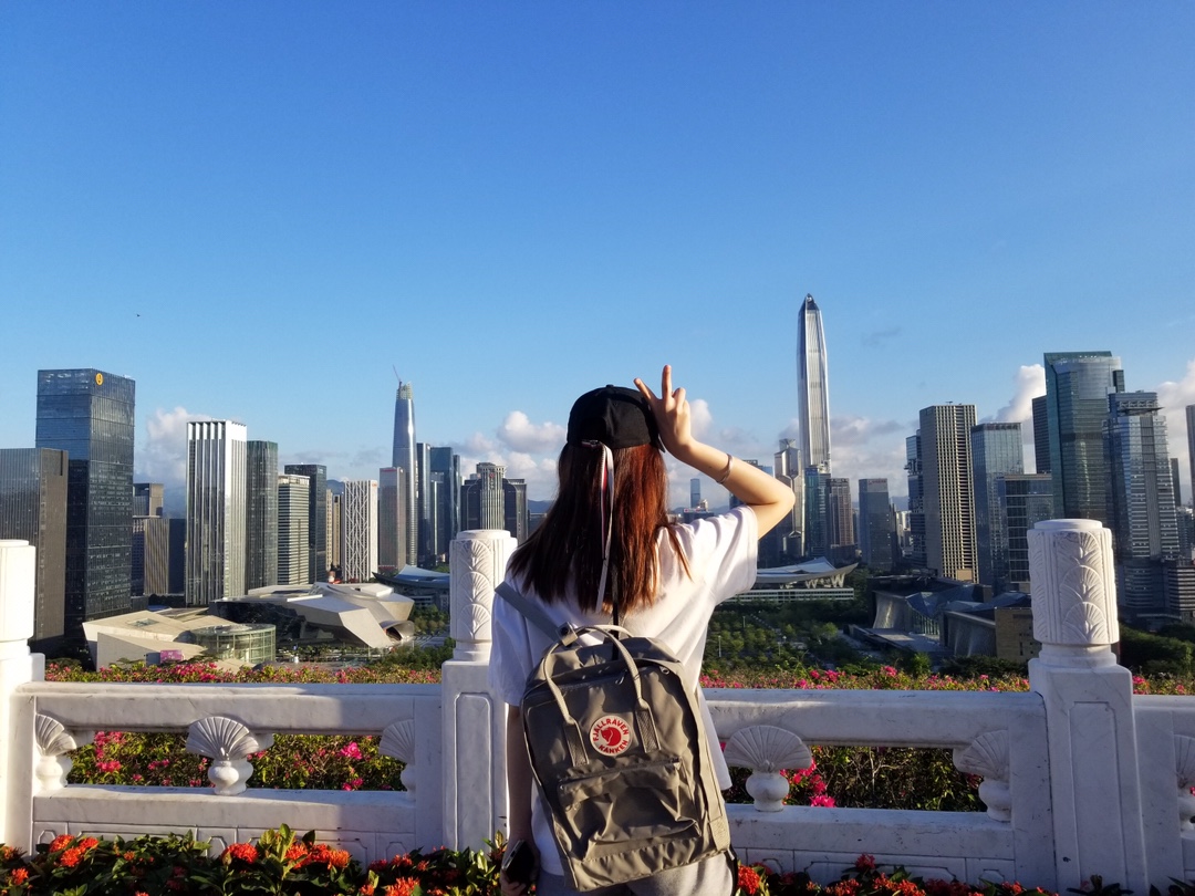 本科的时候的背包也是灰色，研究生想买个其