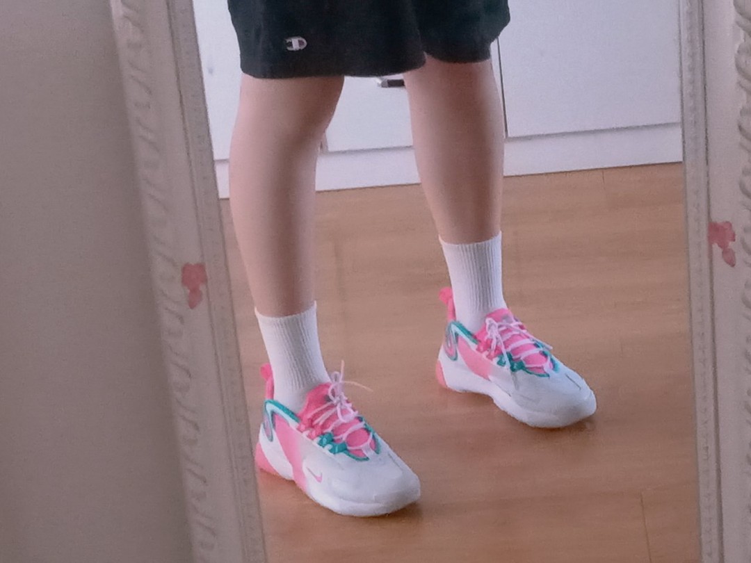 好看呀，刺眼的颜色
