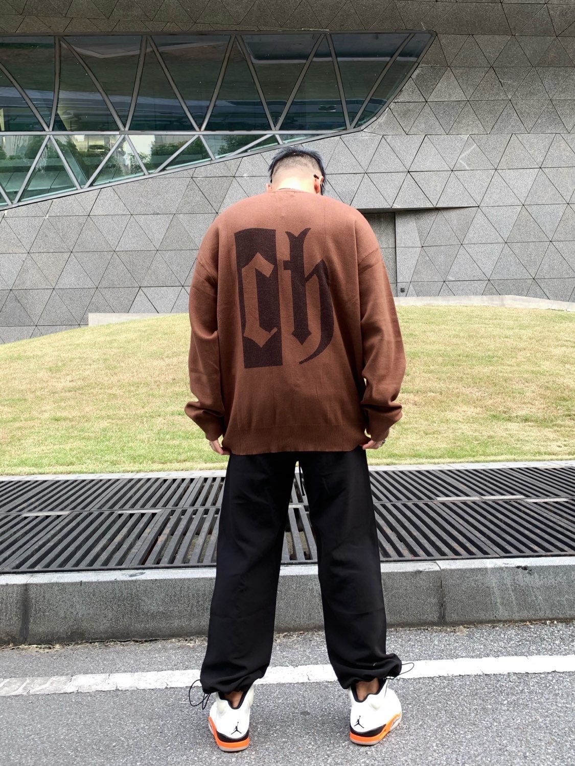 👔：Chinism毛衣
👖：M5Is西裤
