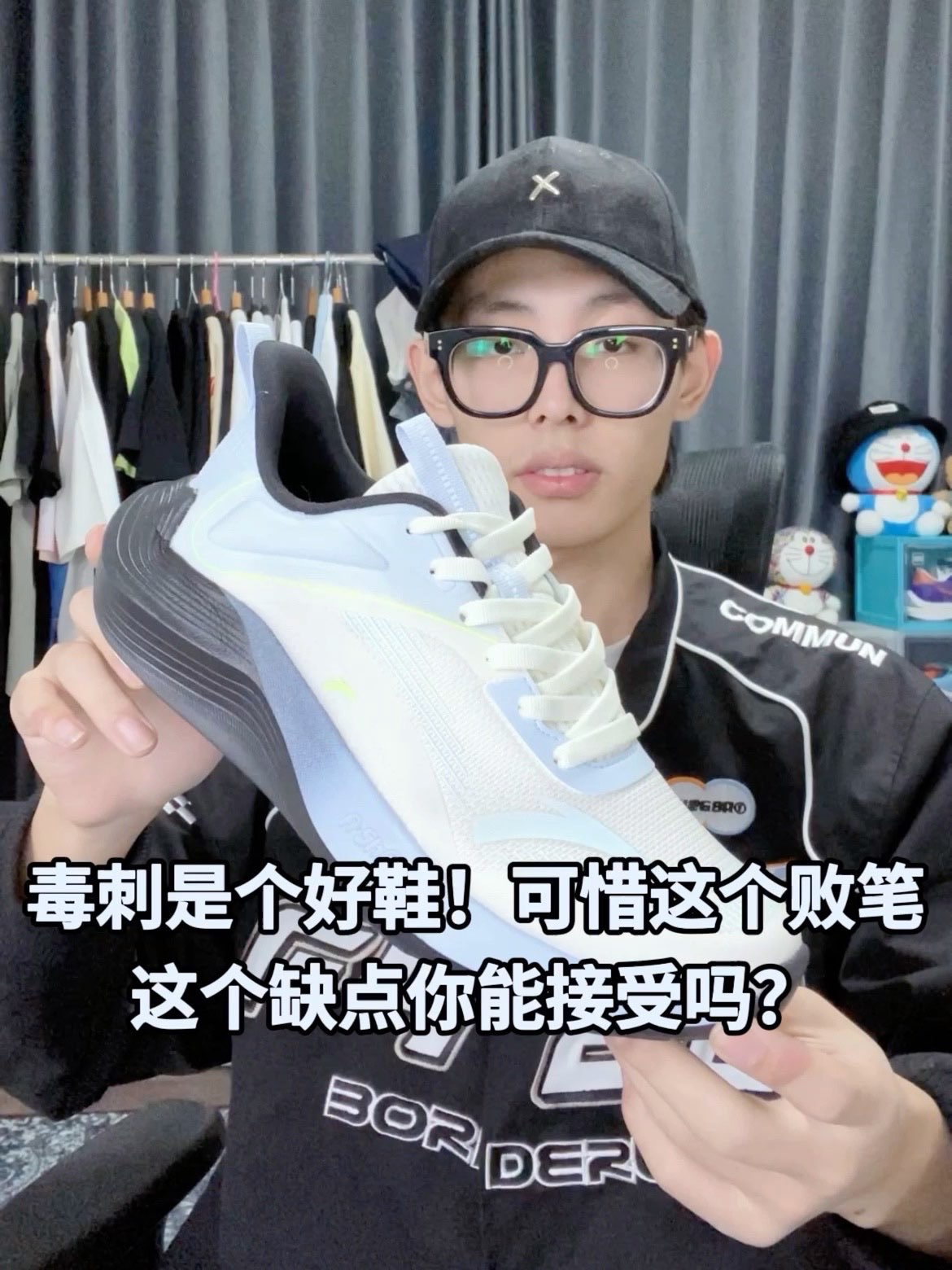 鞋身双层薄网,不管是跑步还是休闲整体的透