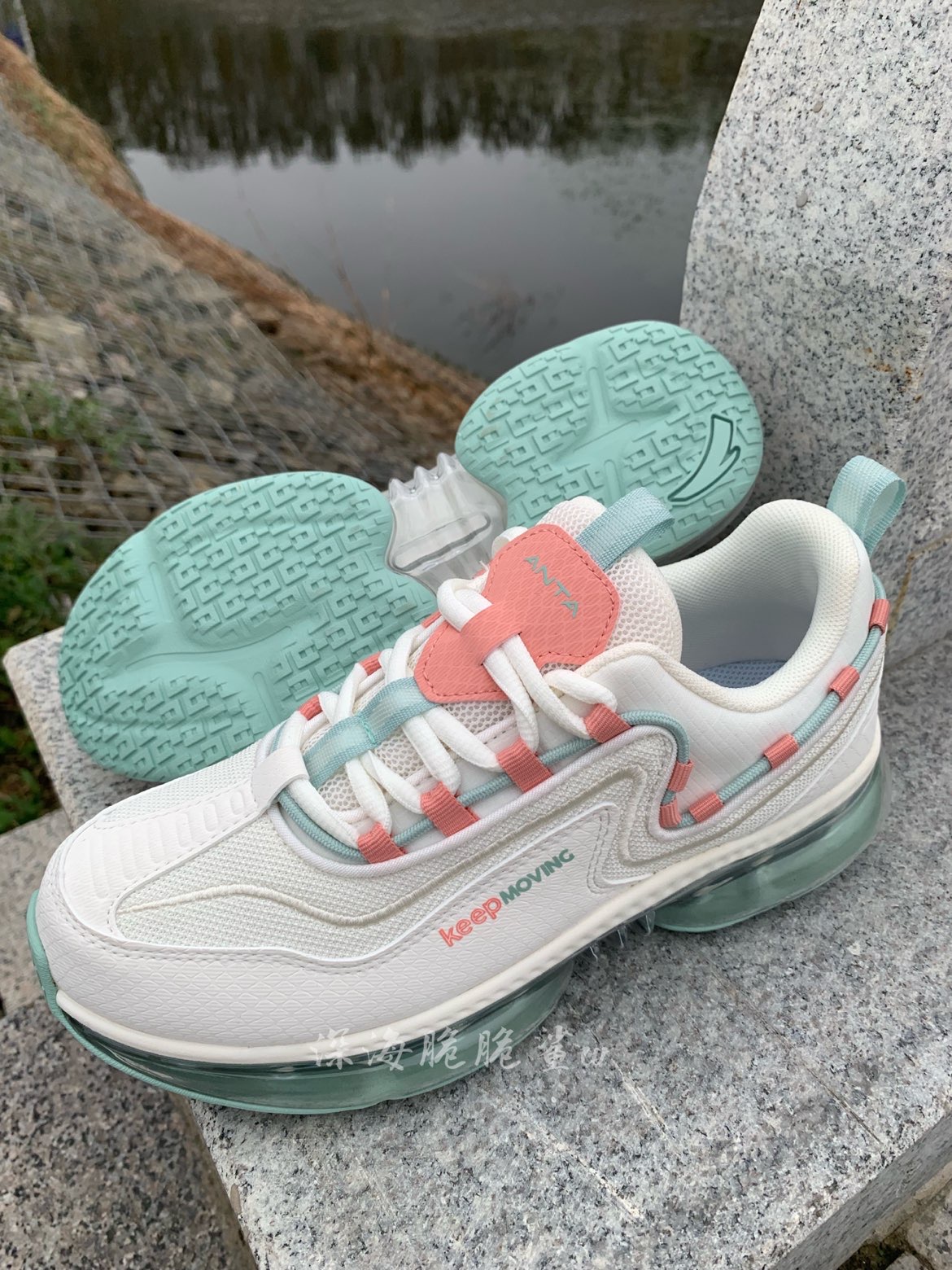 👟：Anta安踏 全堂气垫跑步鞋 女款象