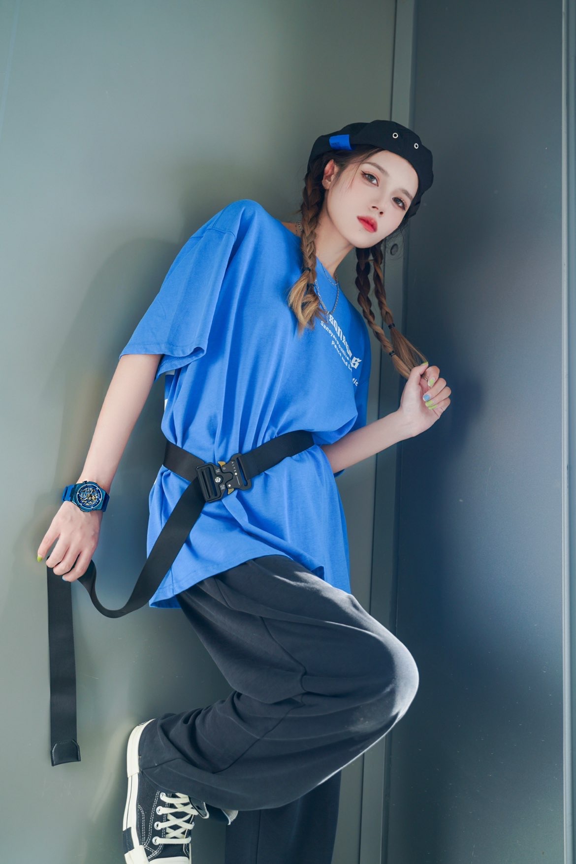 🧿𝐇𝐢 𝐇𝐢日抛蓝色小𝐘𝐮上线
夏日当然