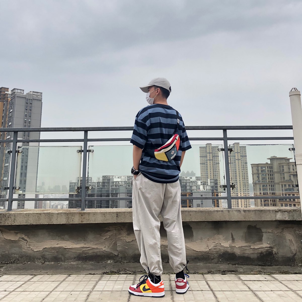 👕：pianning
🎒：Surviva