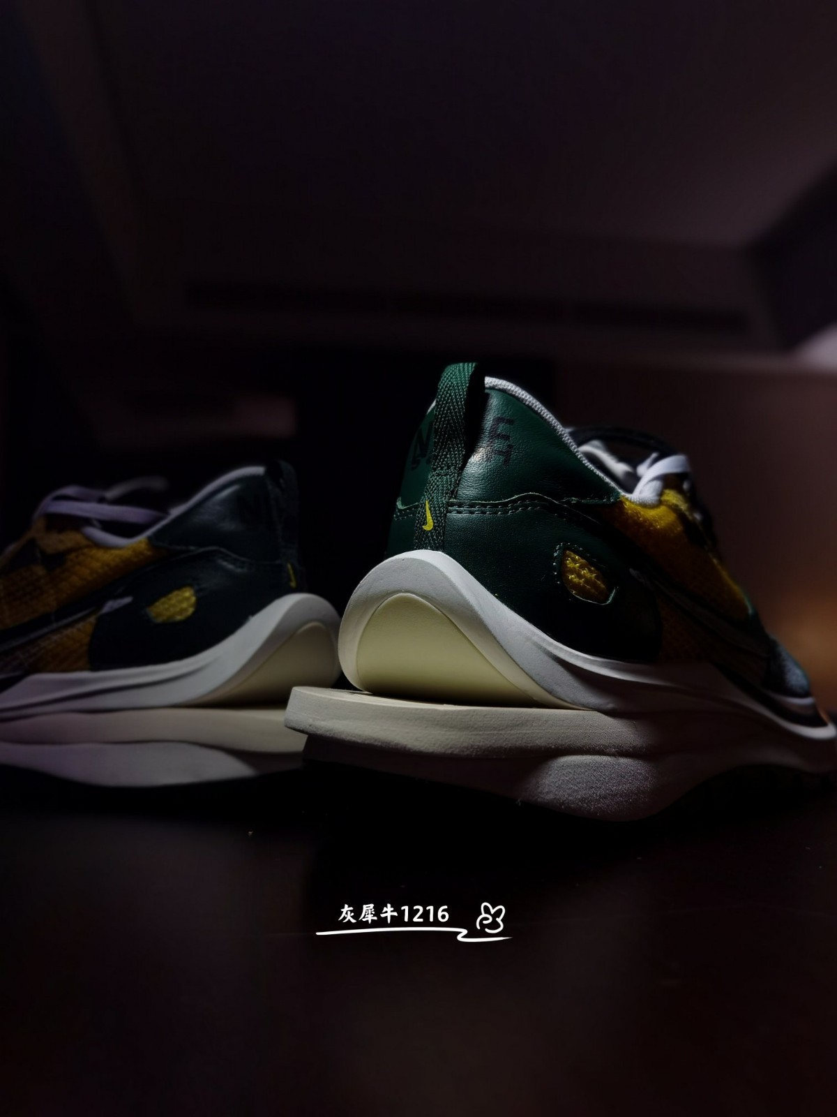 单品名：Nike x Sacai Peg