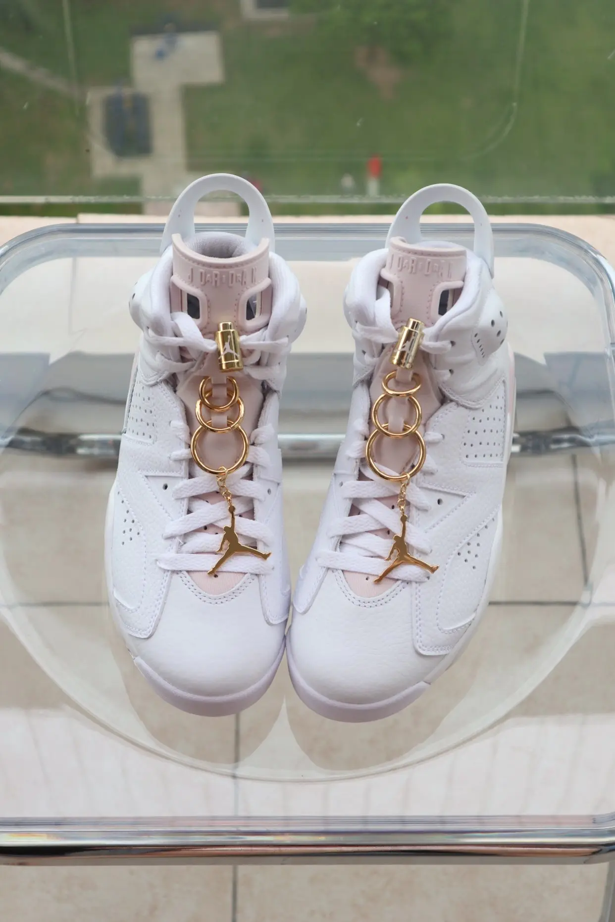 👟鞋款名称
Air Jordan 6 R