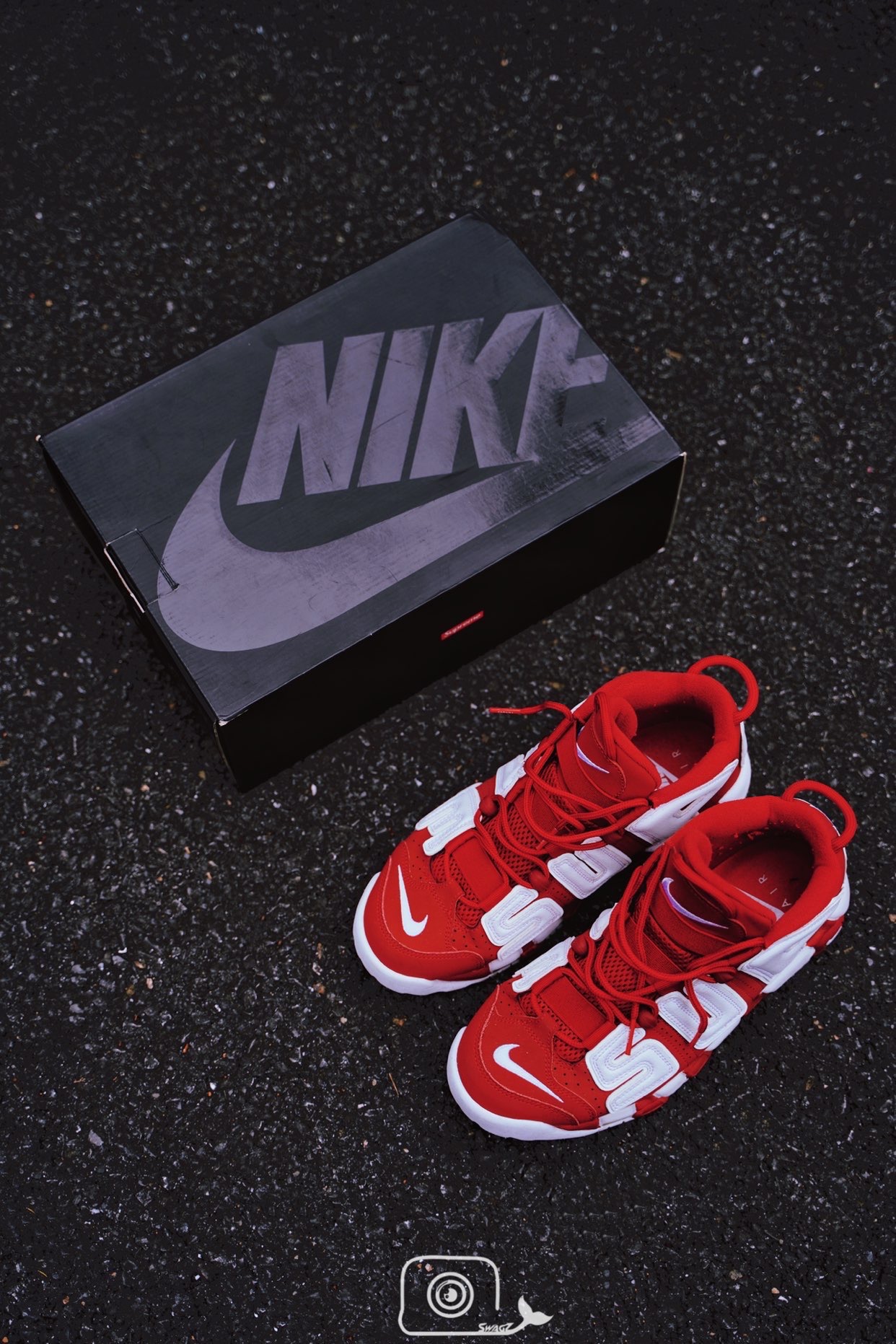 👟鞋款名称
Supreme x Nike