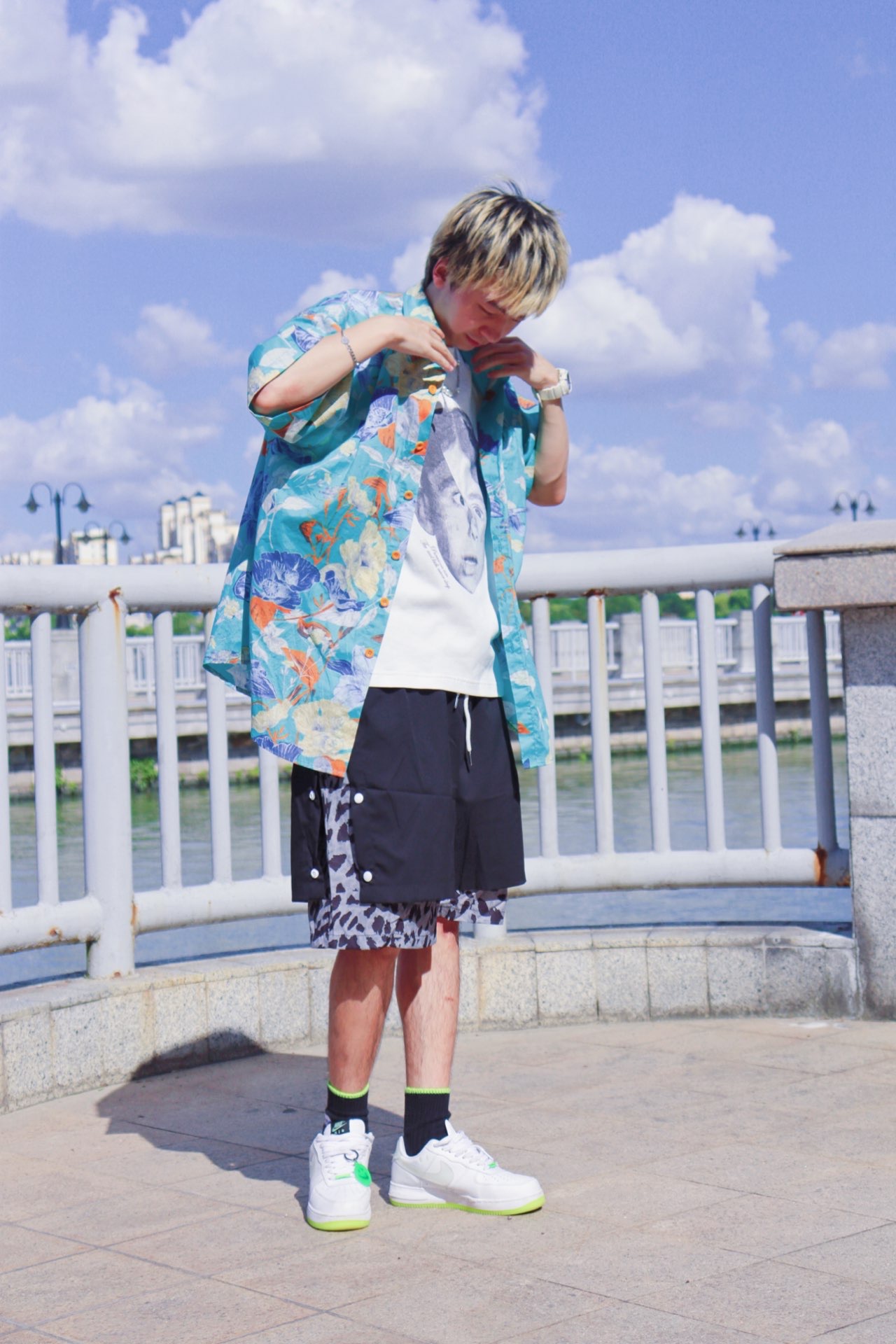 👔衬衫：乌贼工作室
👖裤子：HUFFNP