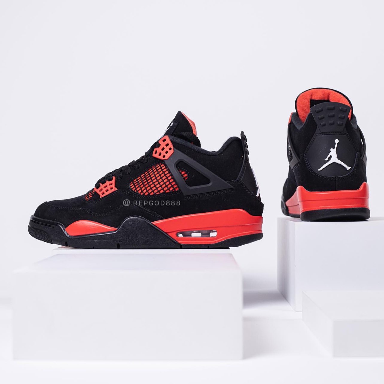 近日，一款全新黑红 Air Jordan