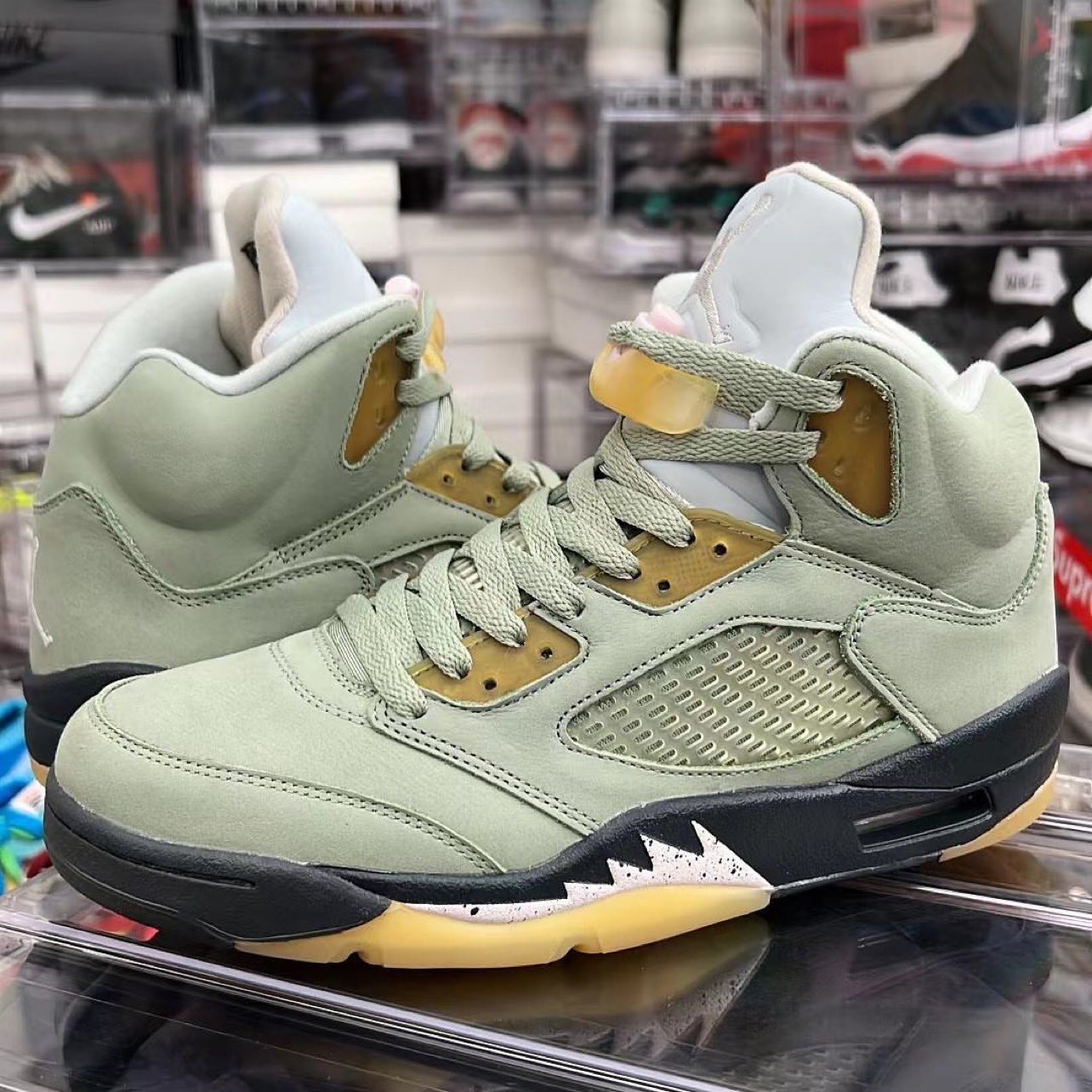 原本定在本月发售的 AJ 5「Jade 