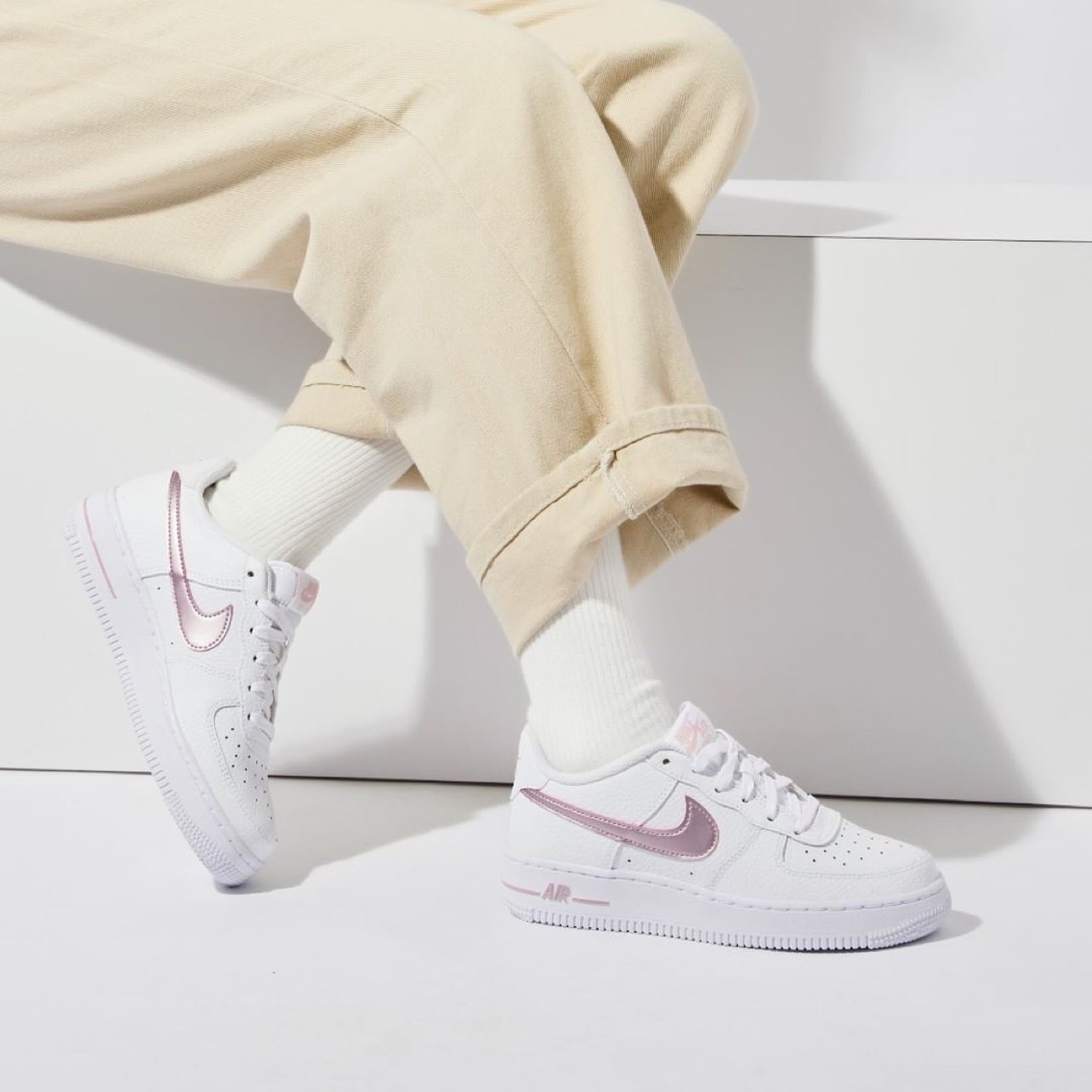 全新的 Nike Air Force 1