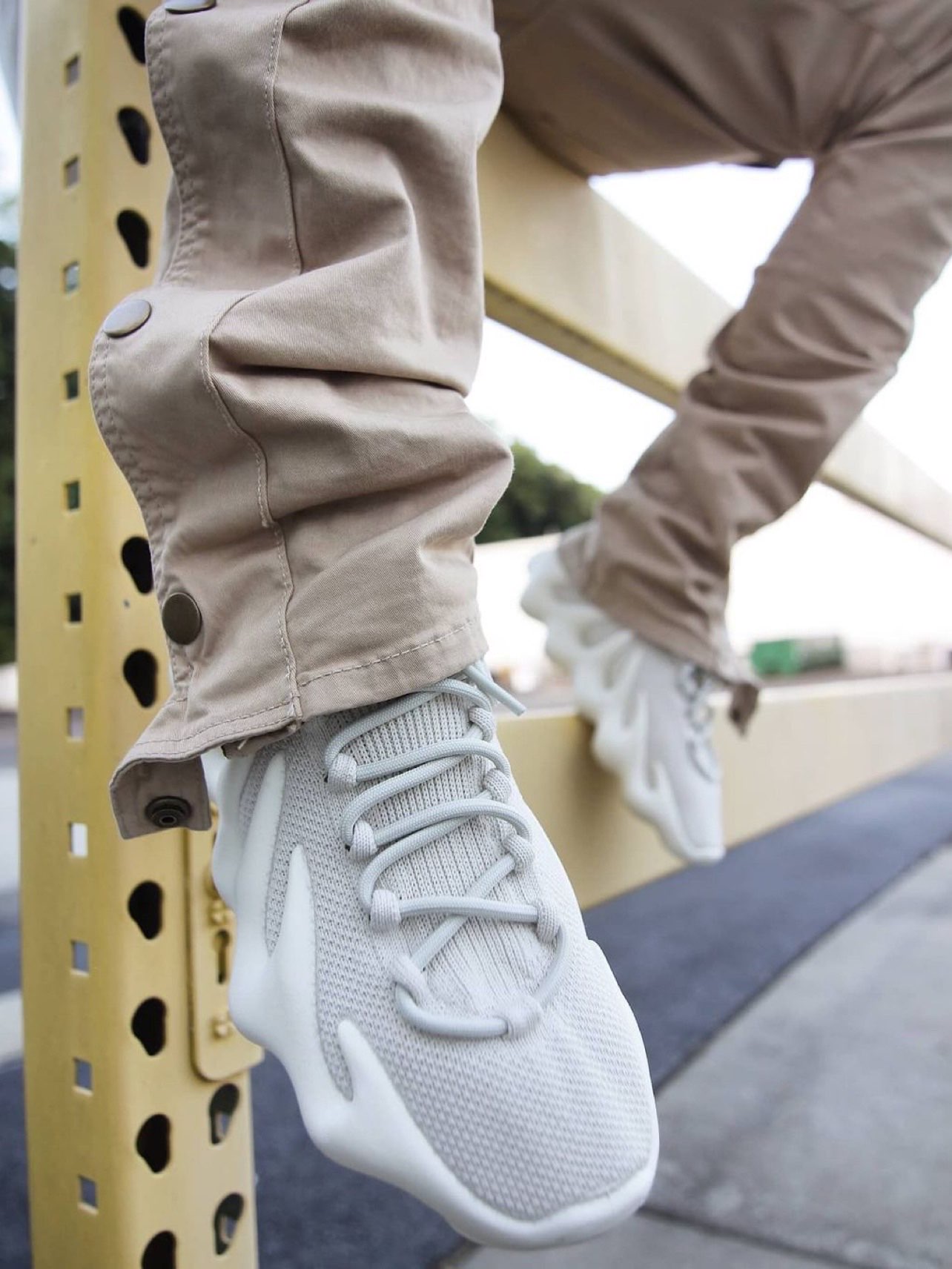夏日炎炎，你需要一双 YEEZY 来降温