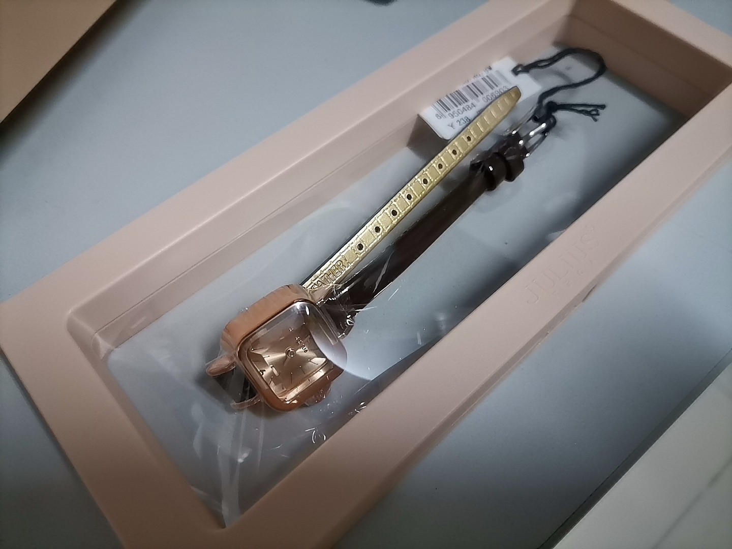 这个包装这个表带这个表盘www我好爱啊超