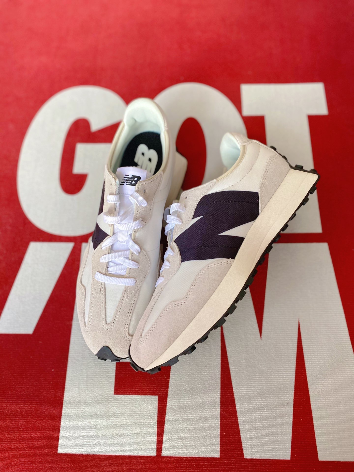 👟鞋款名称：nb 327 海盐

🧑🏻‍