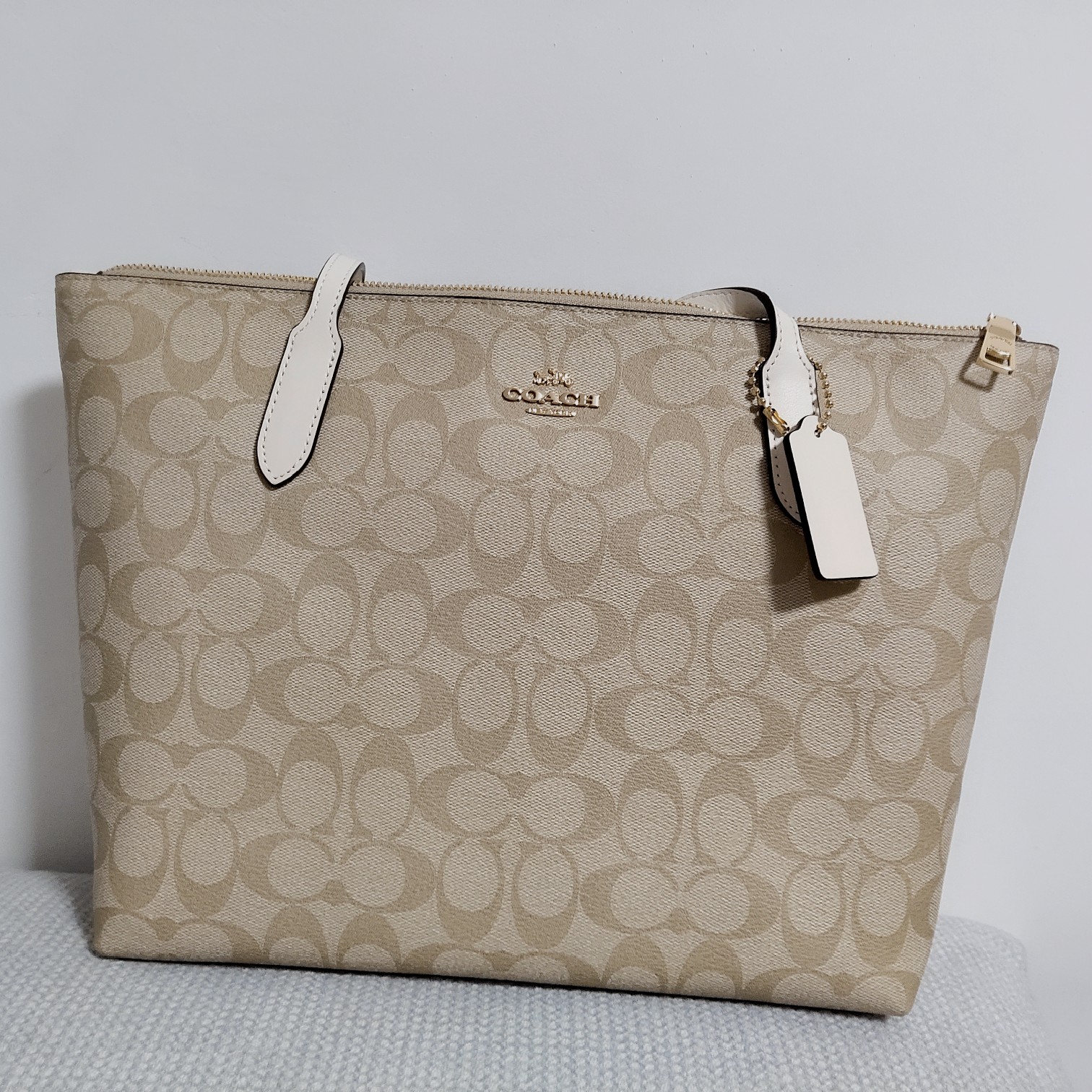 帮朋友买的，朋友很满意，简单，高端大气上