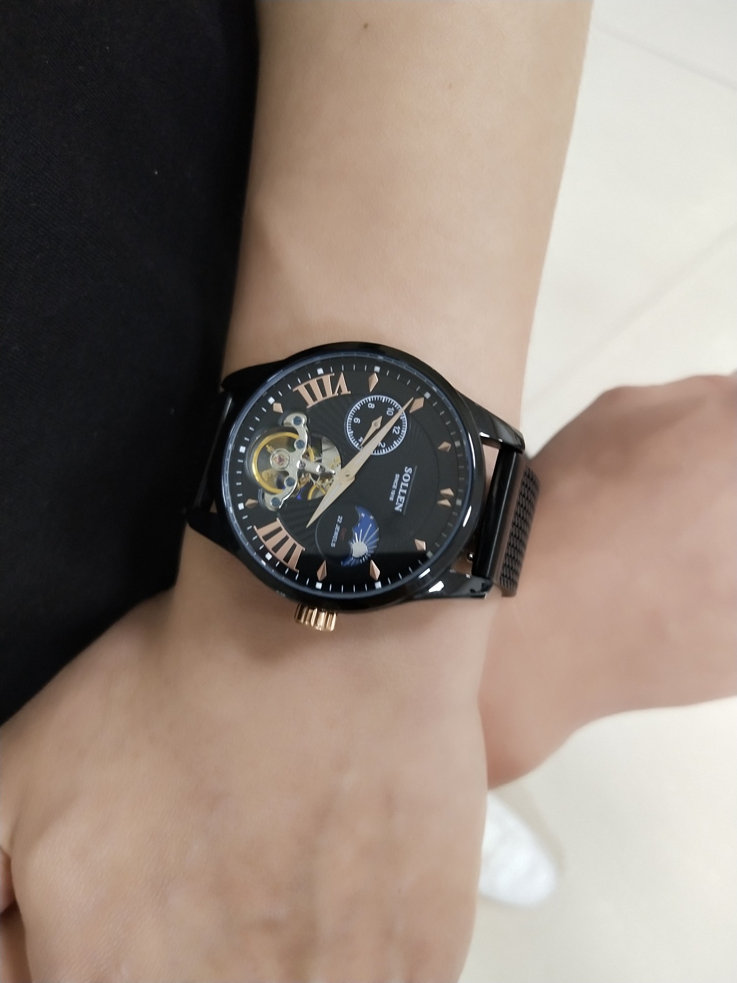 很好的手表收到的和图片上的一样客服也很好