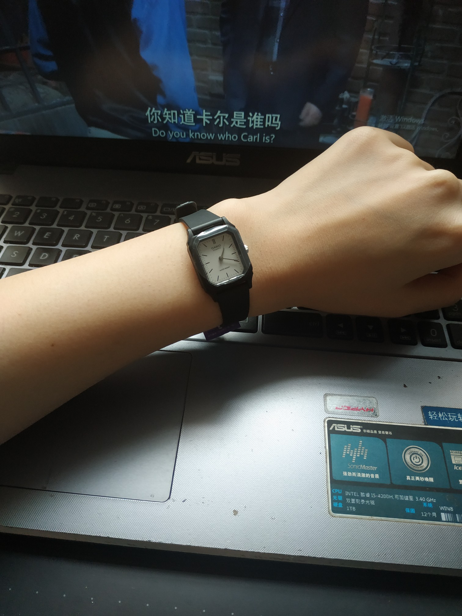 小巧，简约，好看，很轻
