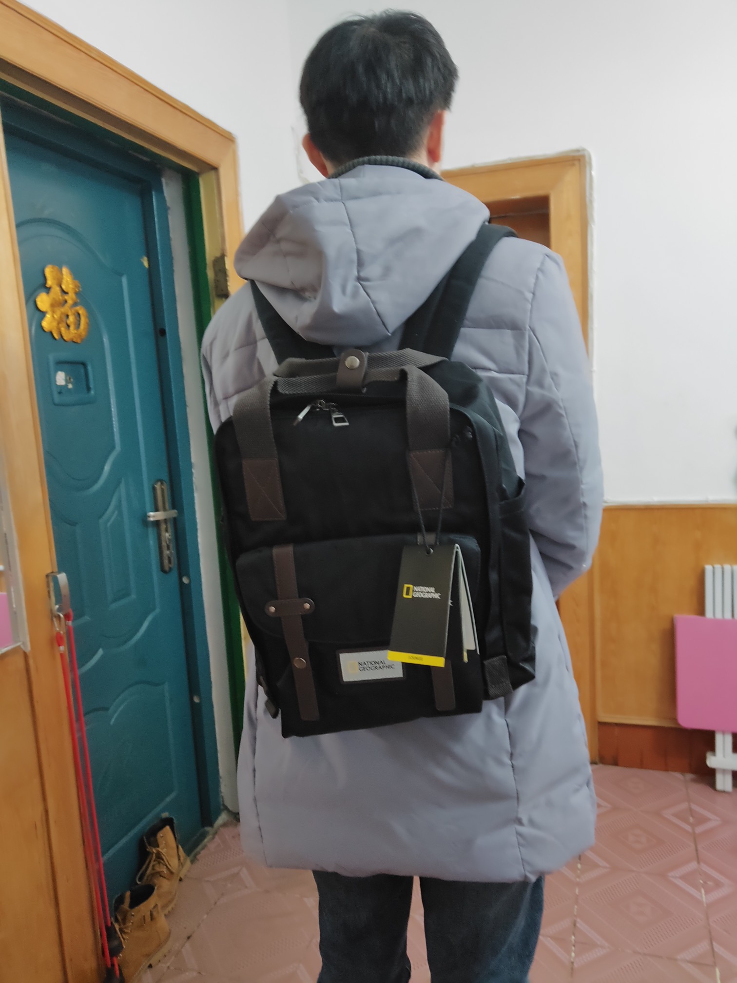 可装15.6寸电脑，非常棒