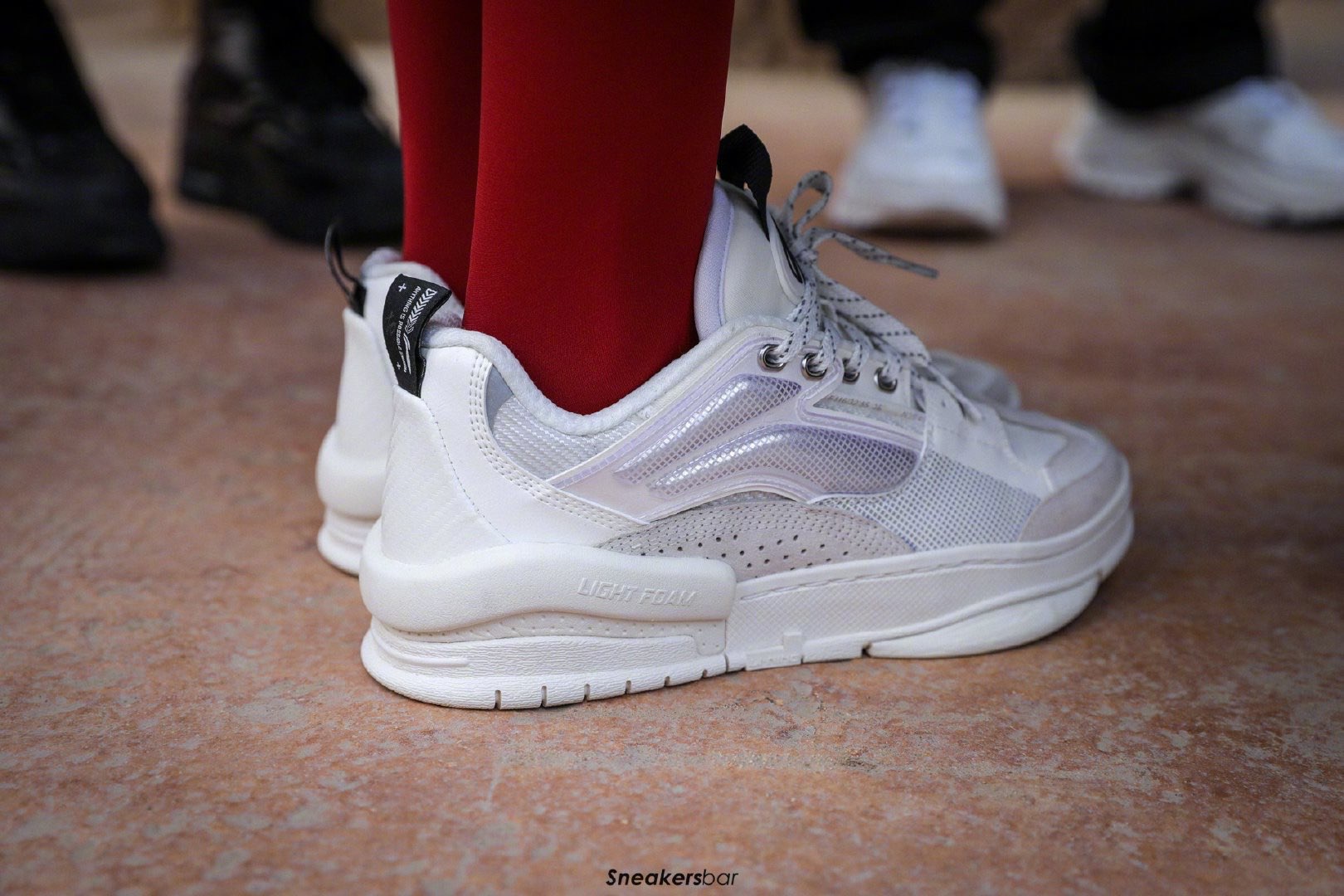 —关注我，获得最新国产球鞋谍报—

李宁