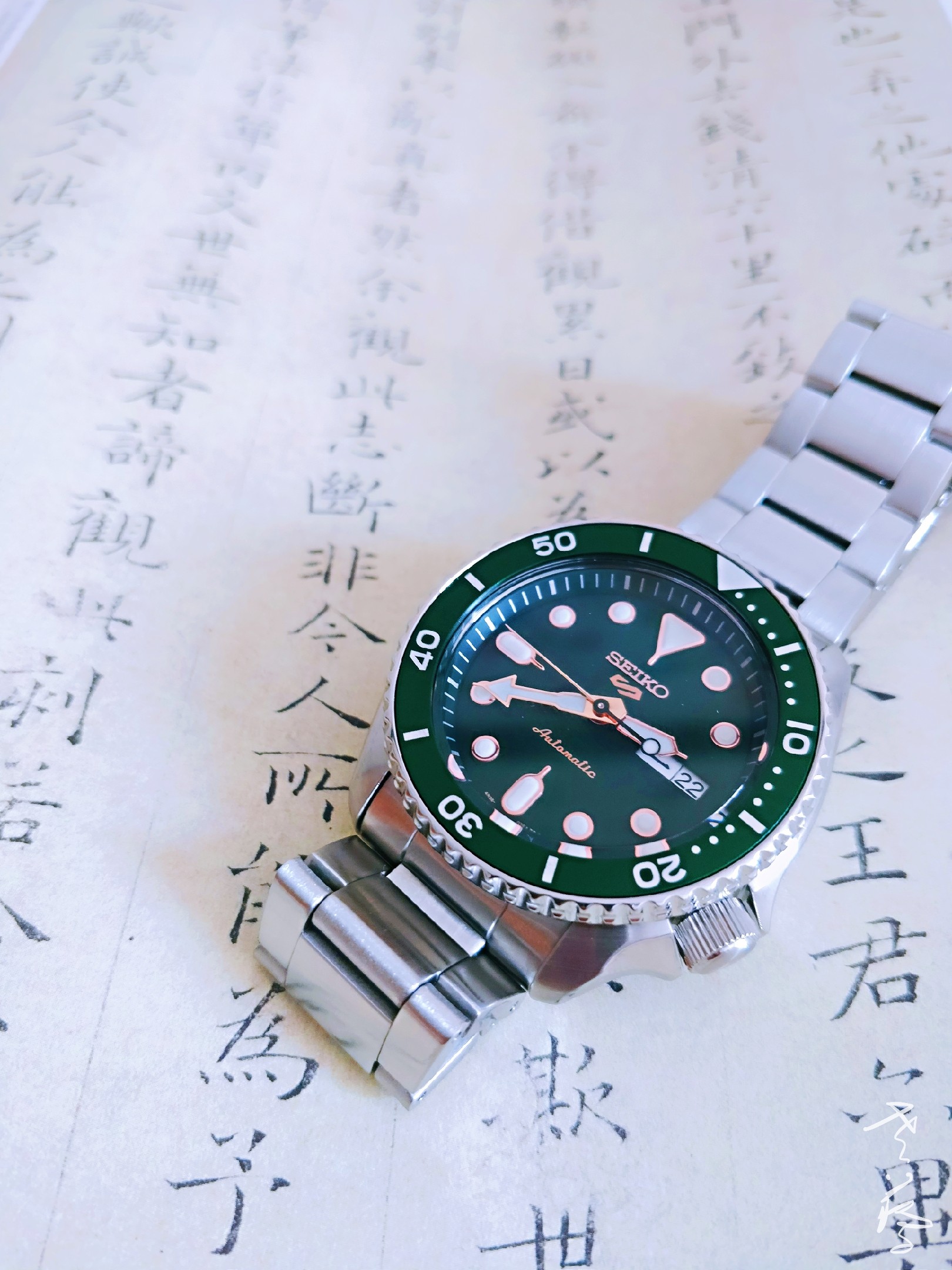 客服热情周到，物流迅速快捷，货品正规靓丽