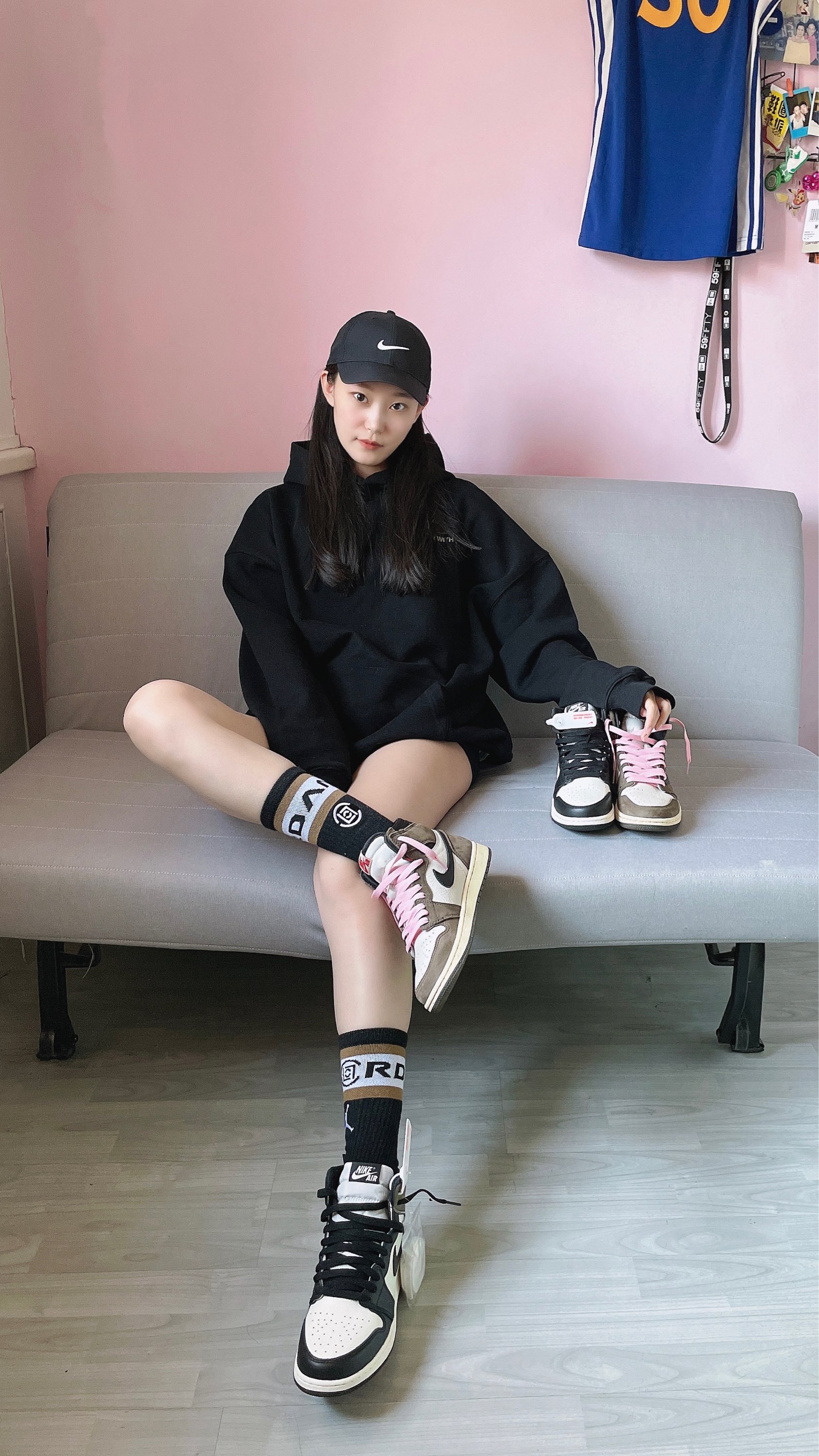 帽子 Nike
卫衣 BORN WITH