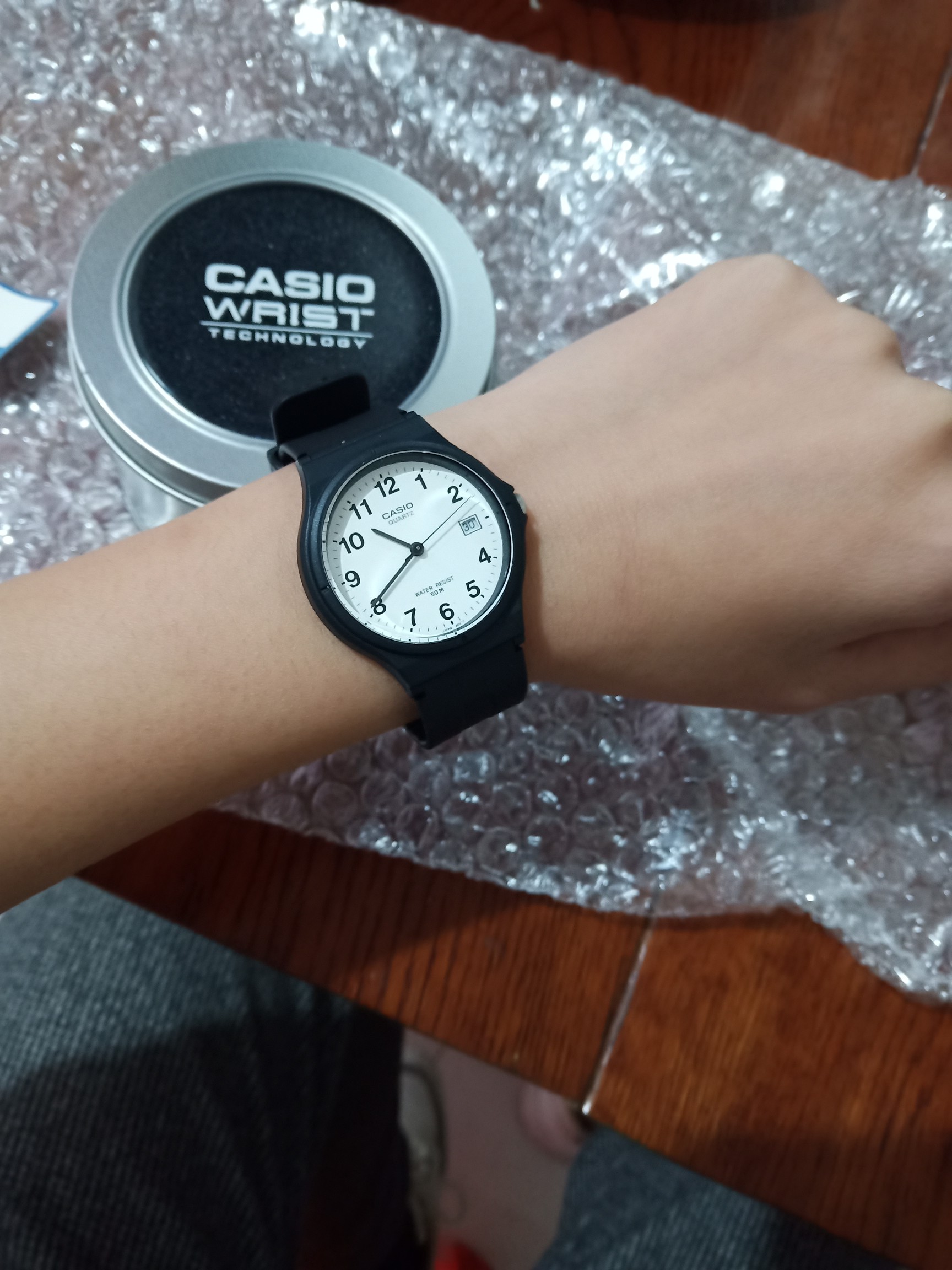 手表很简约很好看，送货也超快，下次还会买