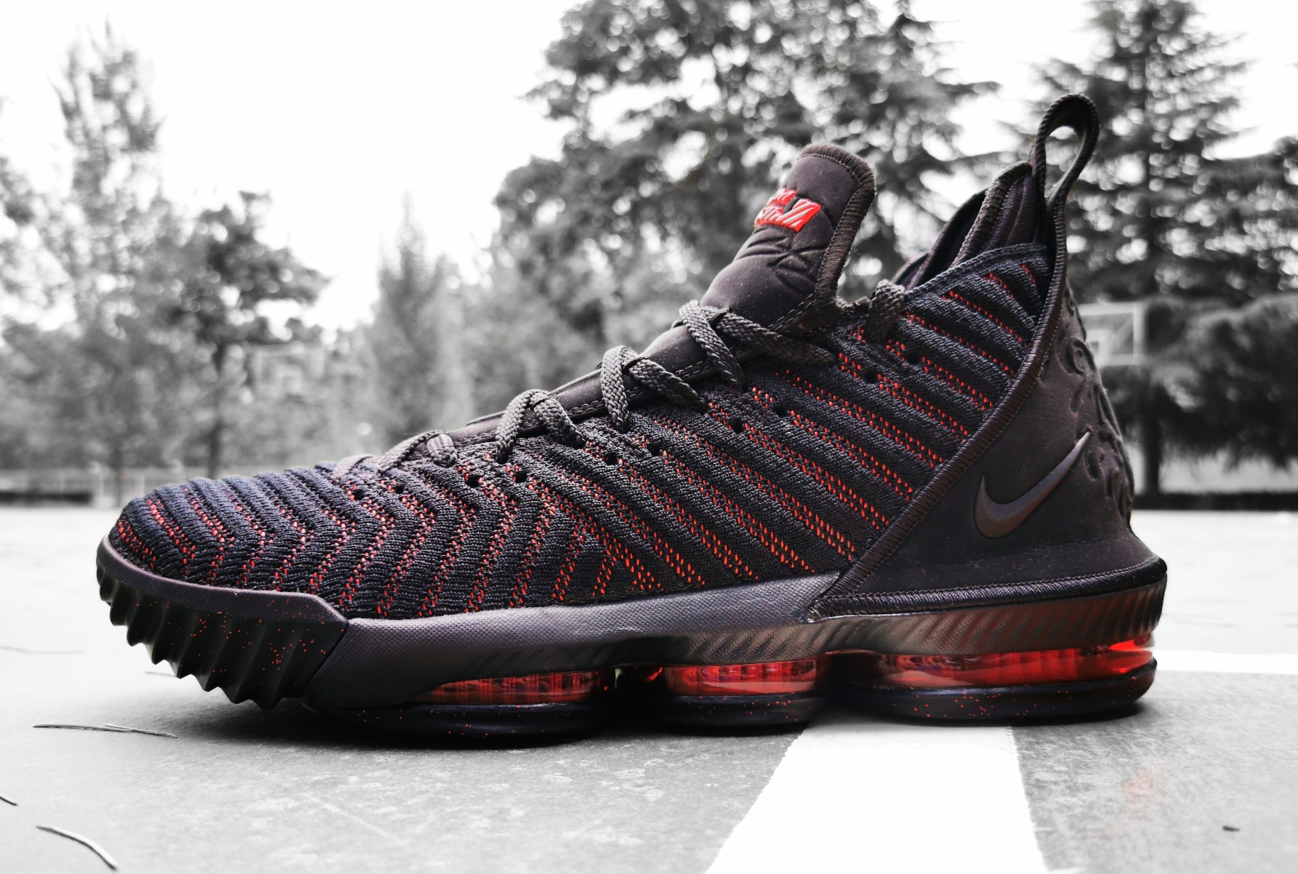 詹姆斯16 黑红配色