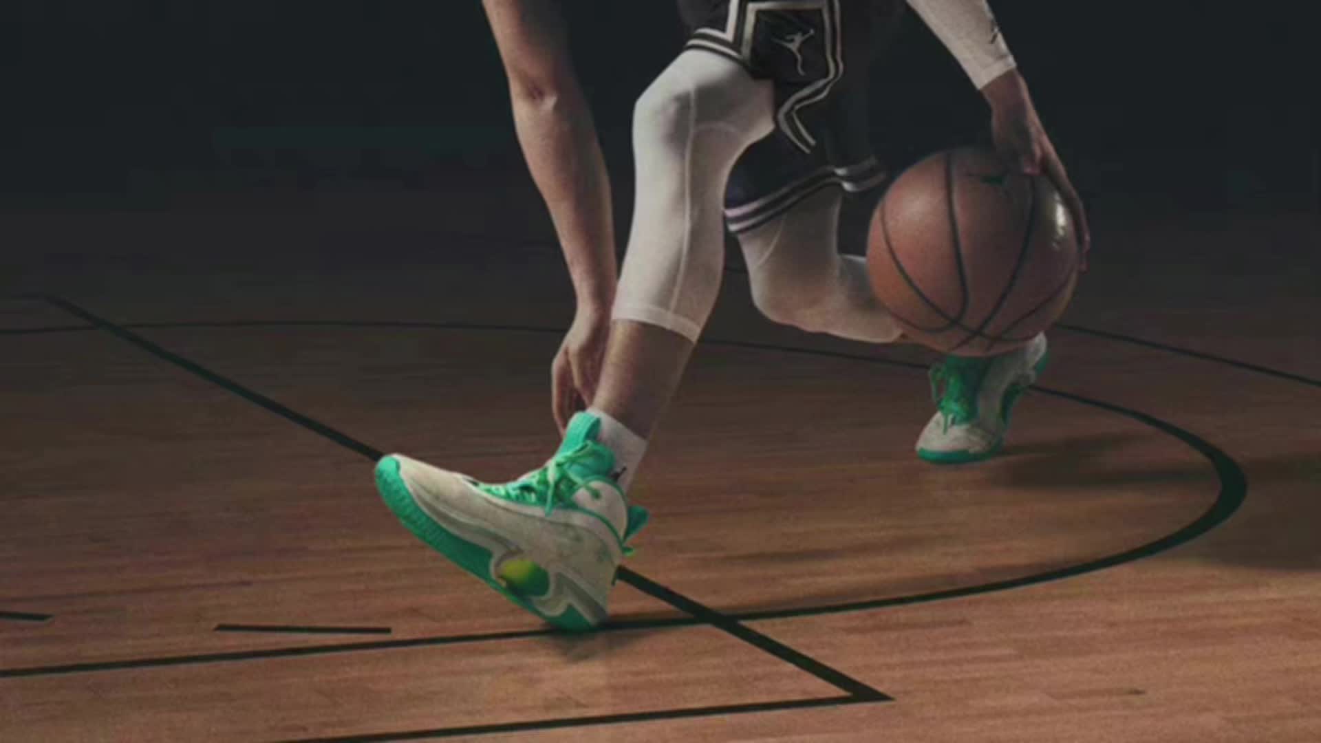 AJ36郭艾伦开箱实战测评,颜值很美脚很