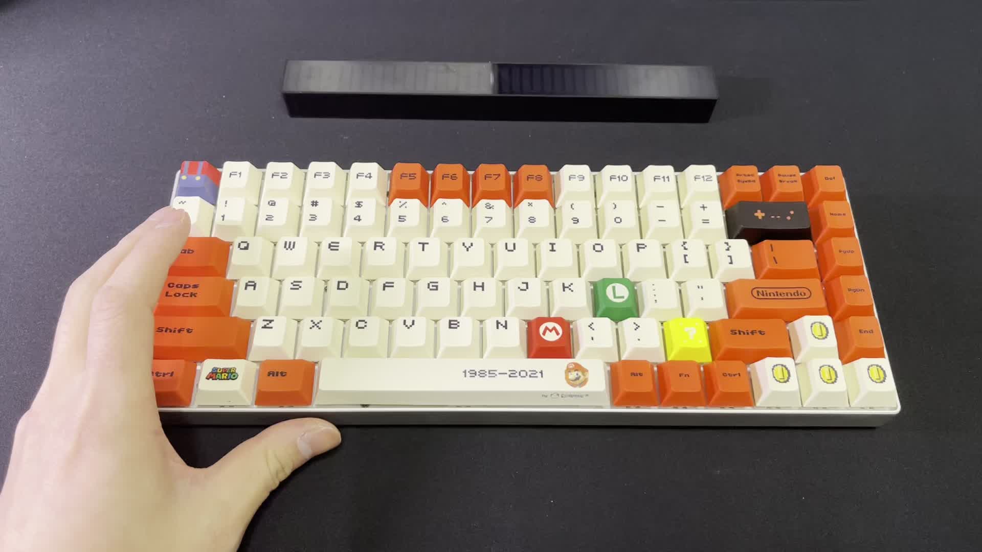 玛丽奥配色的客制化机械键盘