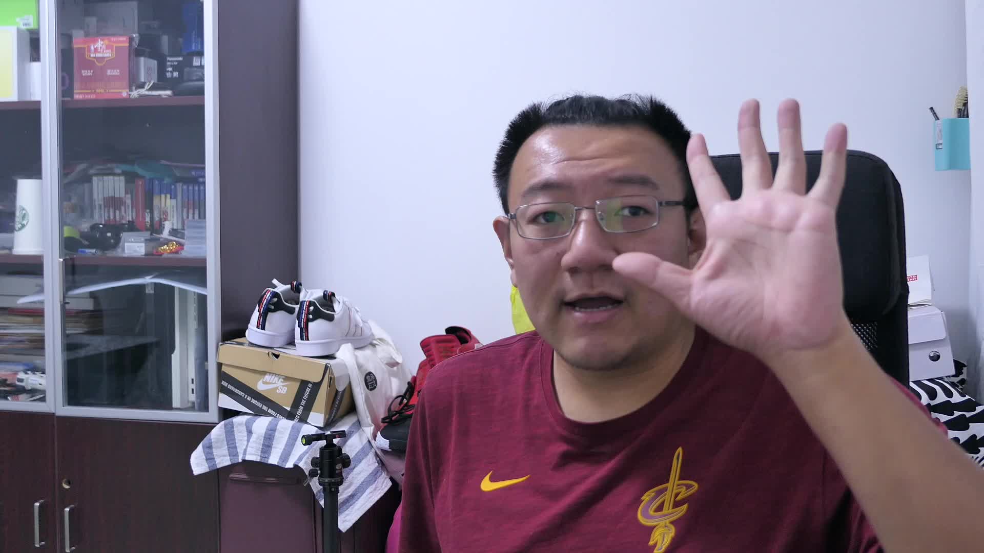 大巴黎AJ4好在哪？店长包圆出给贩子