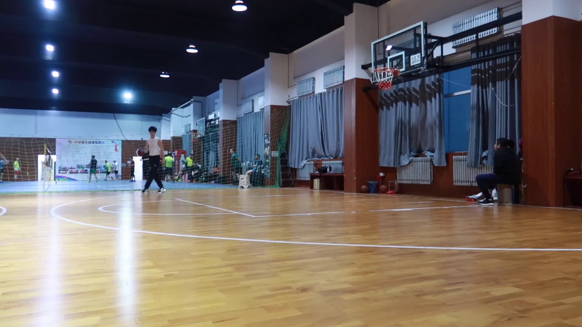 穿水泥泡泡扣篮