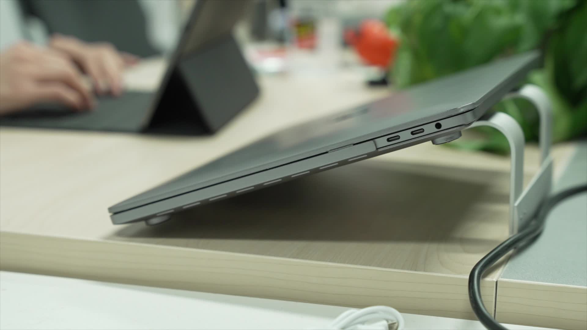 最便宜的 14 英寸 MacBook Pro 够 Pro 吗？