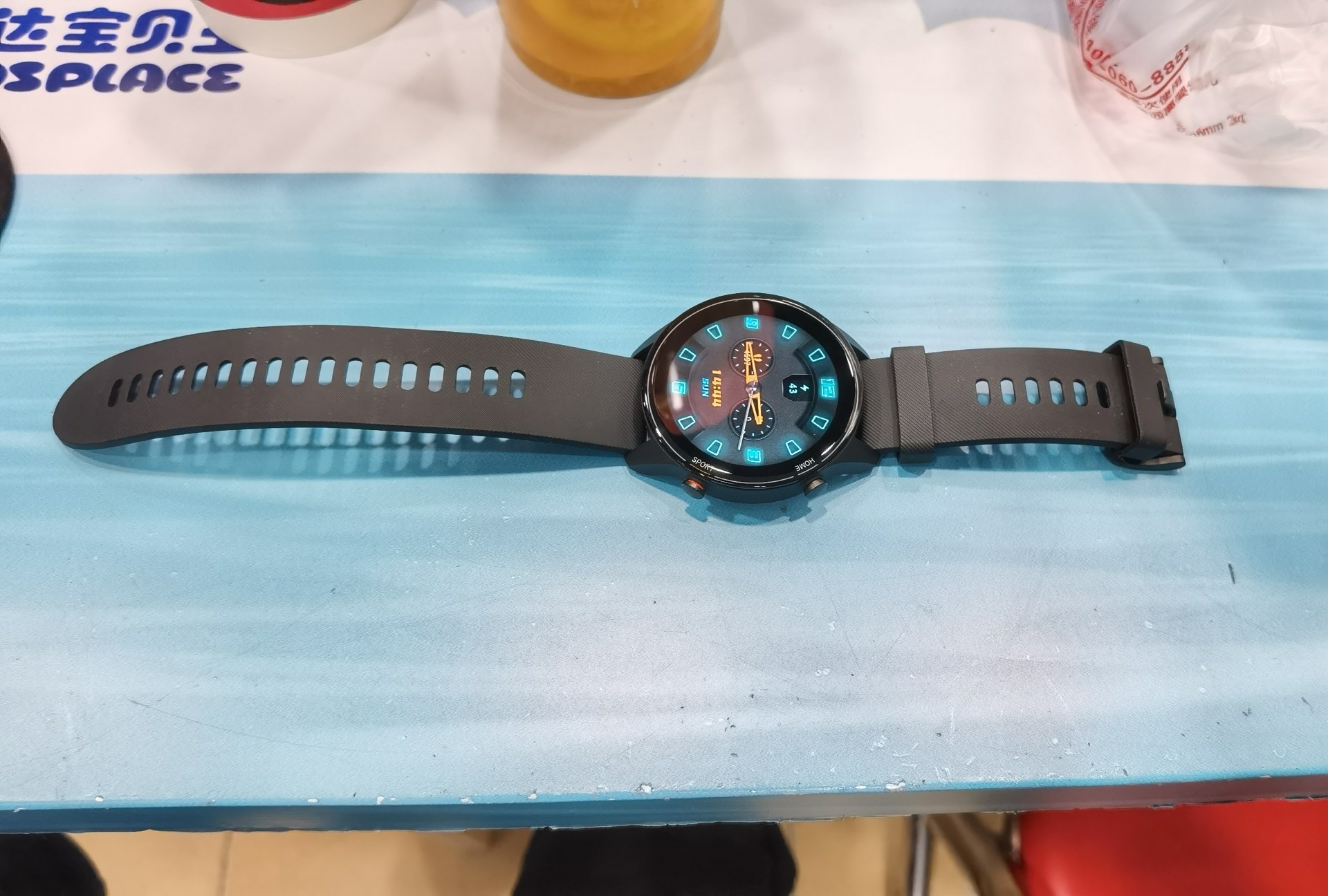 商家发的顺丰快递到货快，手表是全新品，包