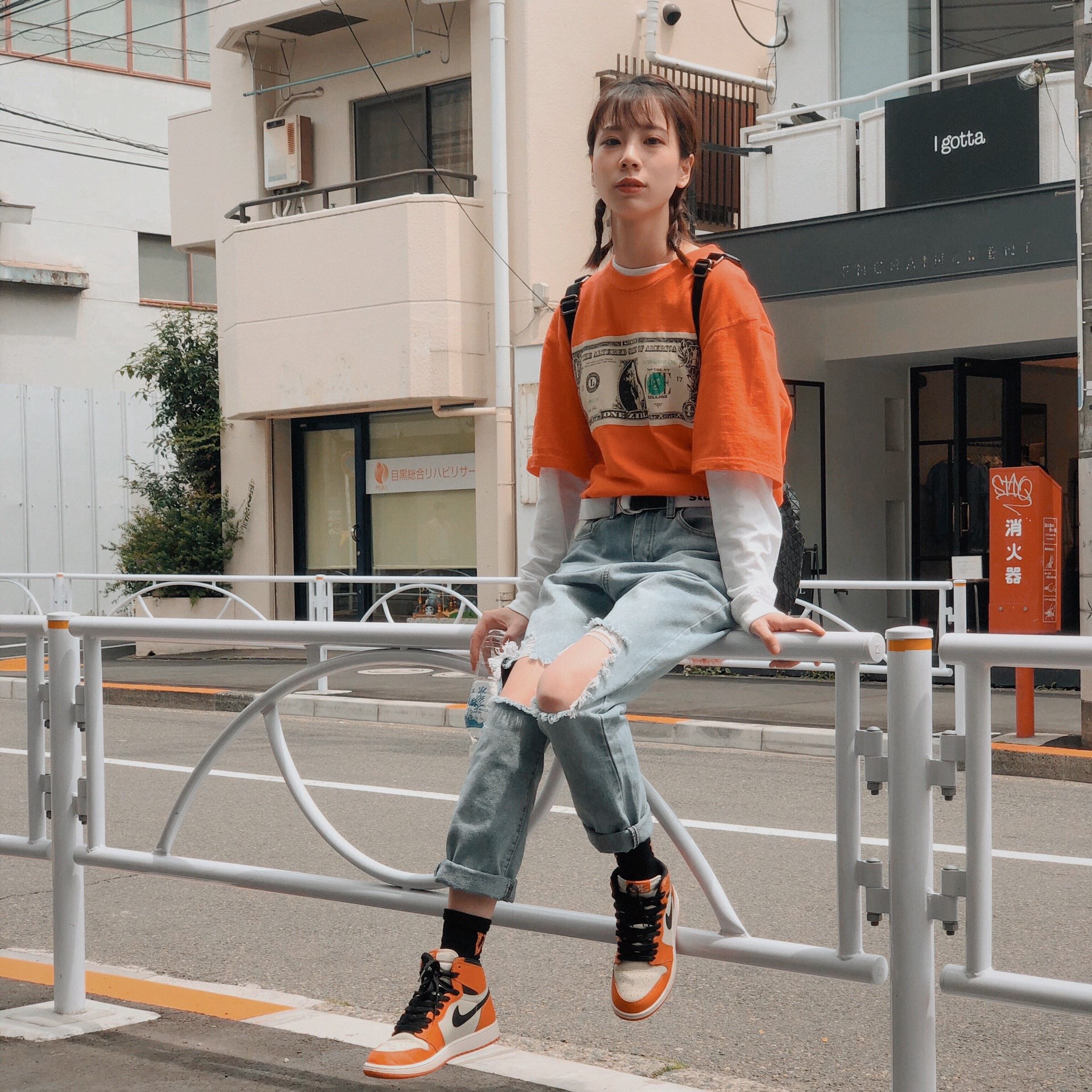 #OOTD
橙色系是我最喜欢的啦，短袖里