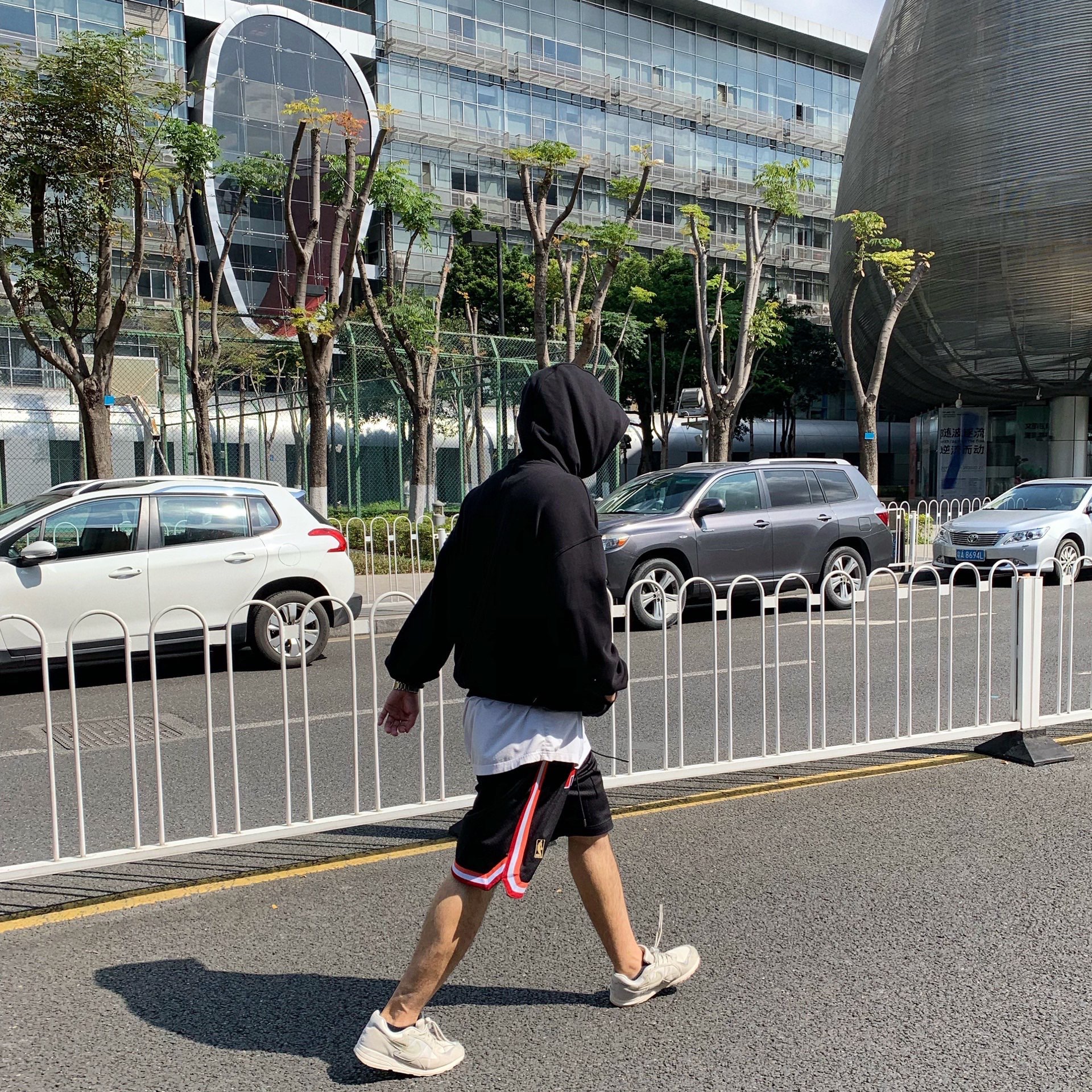 广州难得一出的好天气 最适合穿短裤了

