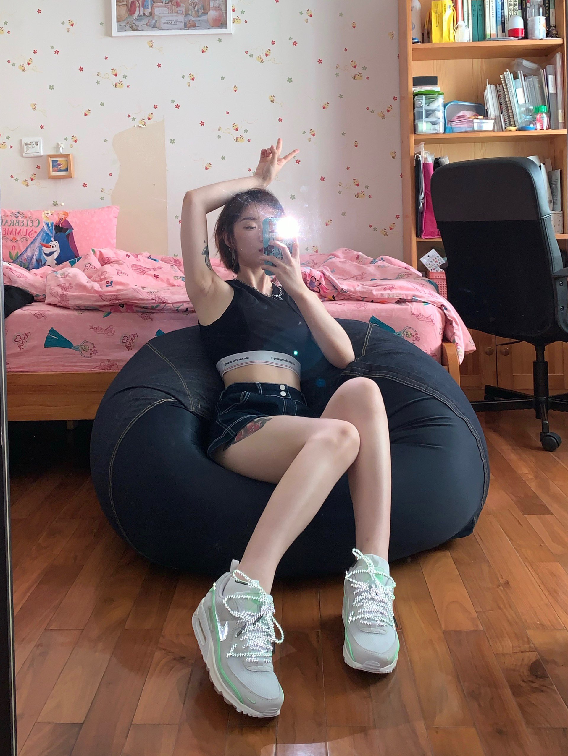 被指派出门送菜的悲惨小M
这个天真的太热
