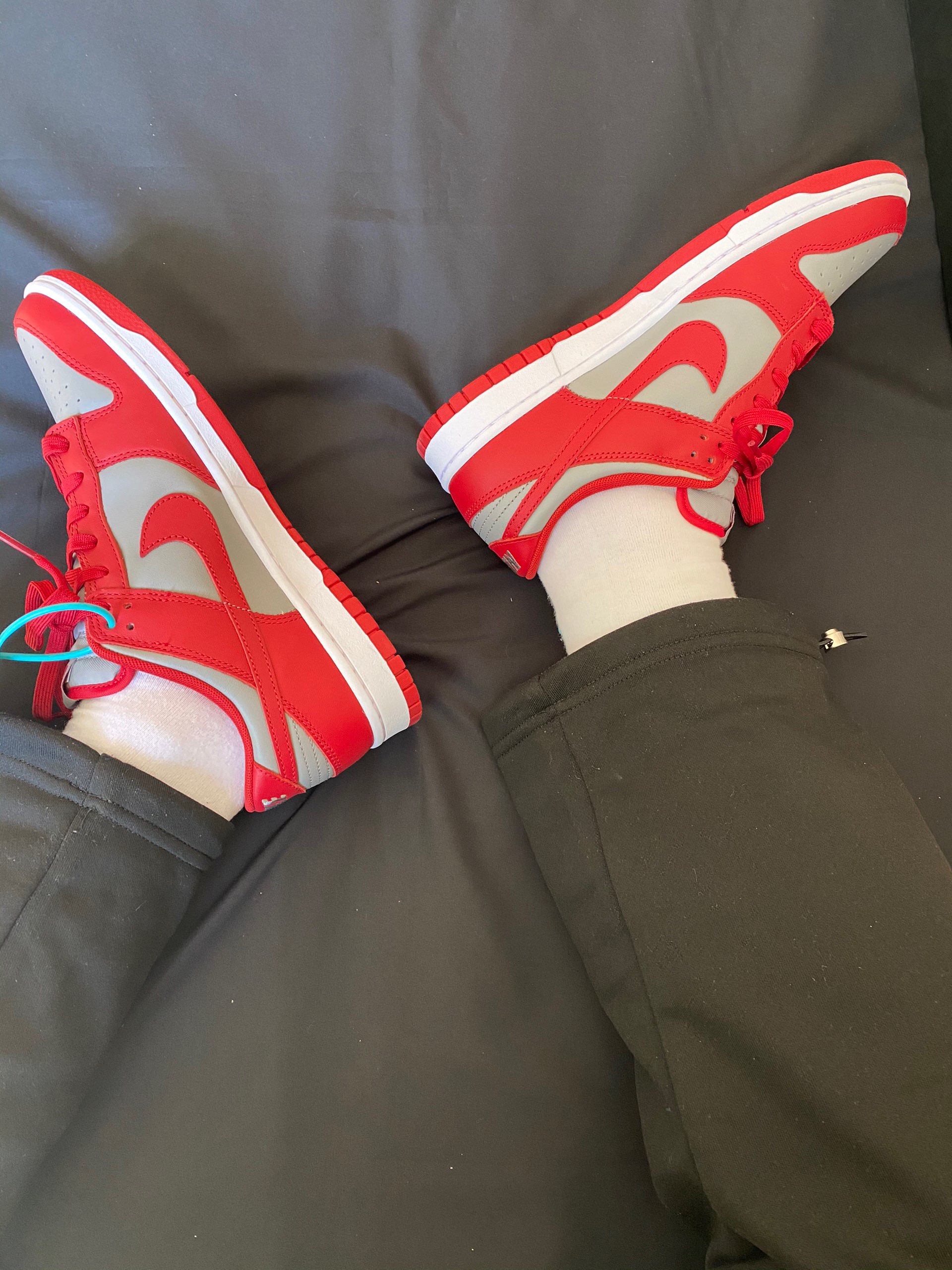 👟鞋款名称
dunk 灰红
✅设计细节
